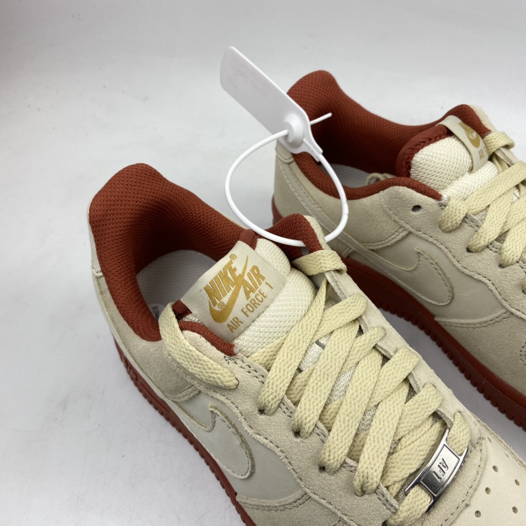 P240 Nk Air Force 1’07 SE 空军一号米黄/砖红低帮经典板鞋 AA1391-111