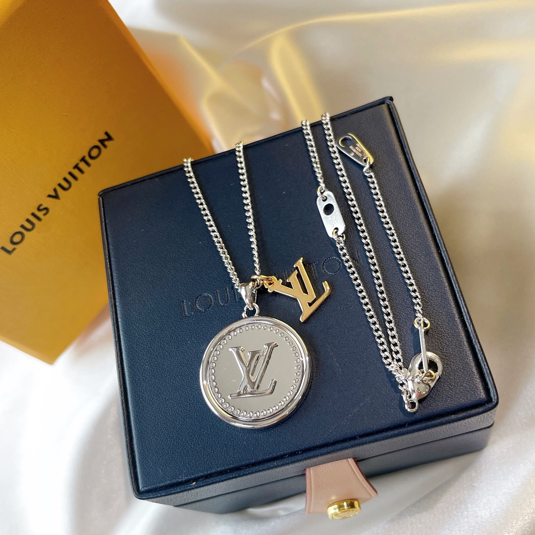 Louis Vuitton AAAAA
 Jewelry Necklaces & Pendants Fall/Winter Collection