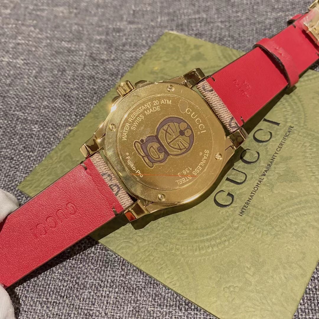 Gucci 今年 古驰 哆啦A梦的联名被很多人说太走心了 真的是可可爱爱没有脑袋 两个牛角再搭配老花的 颜色