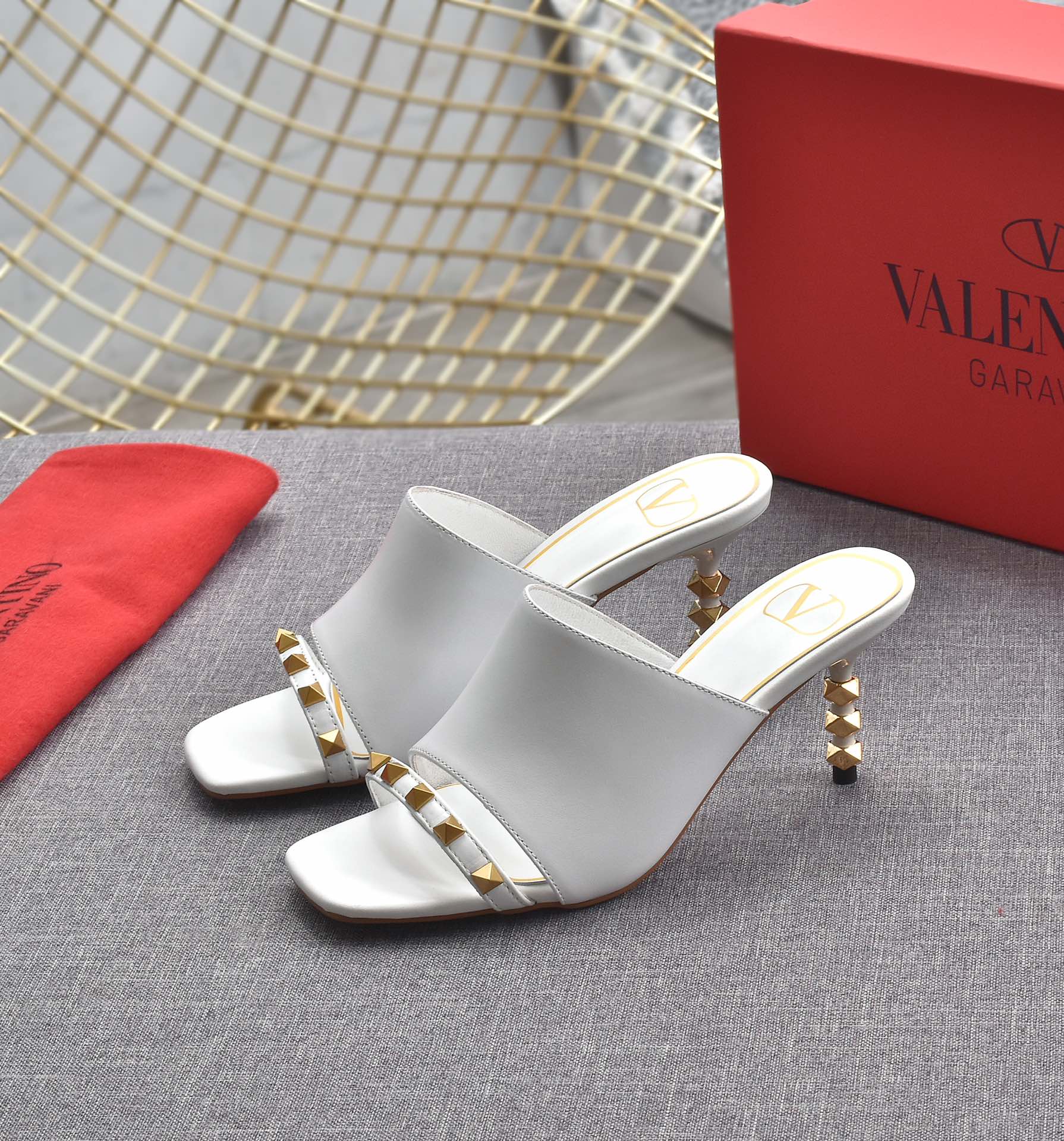 I0 华伦天奴原版拖鞋🩴面料：牛皮，内里：羊皮，跟高6.5公分，