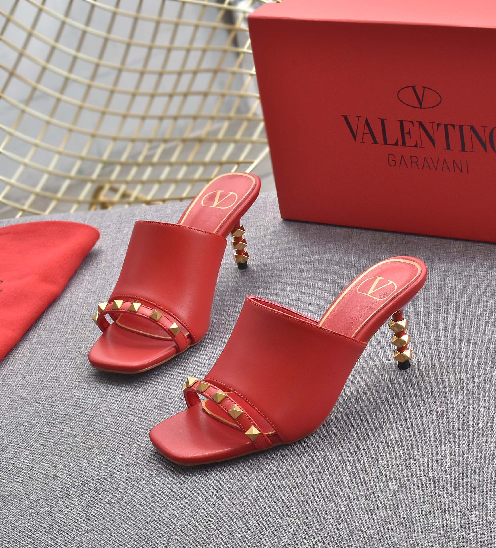 I0  .华伦天奴原版拖鞋🩴面料：牛皮，内里：羊皮，跟高6.5公分，