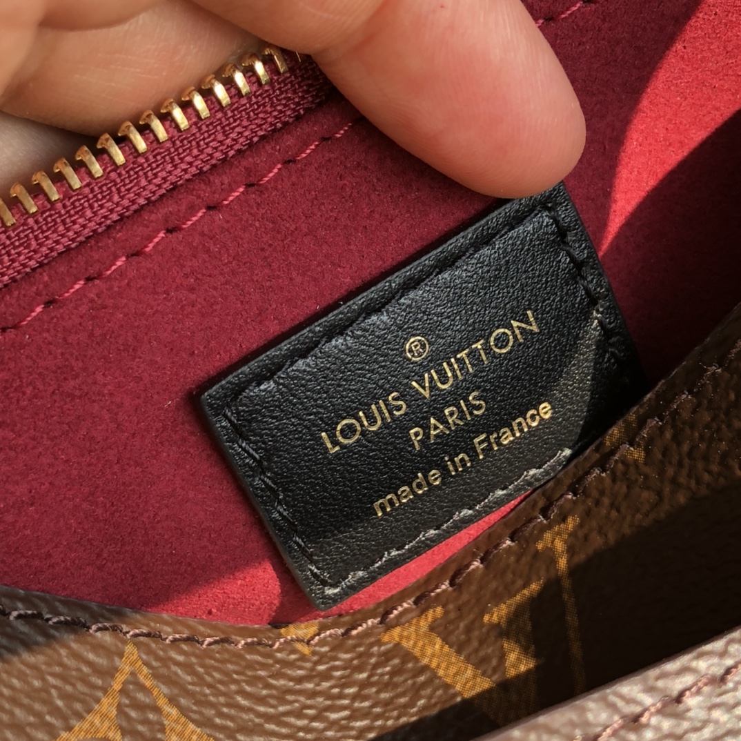 🌼 m45592尺寸24*17*12 L*V非常爆的一款🌼PASSY 链条包出货了，大家又将她称为新款邮