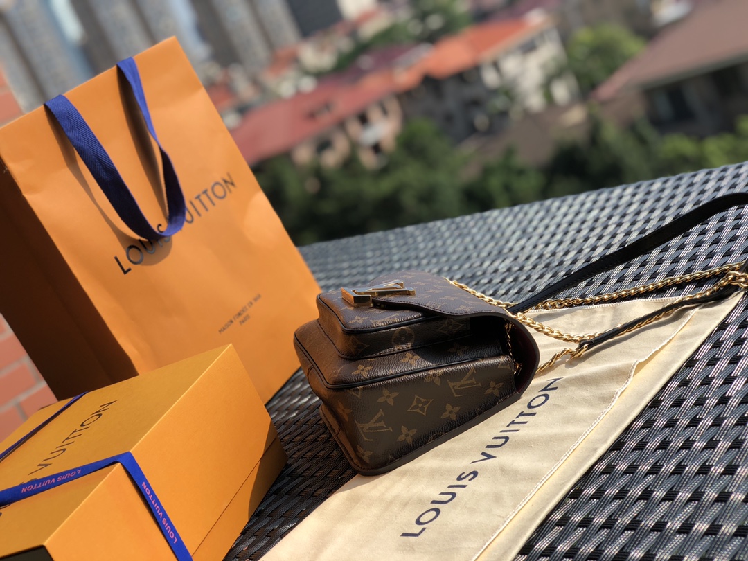 🌼 m45592尺寸24*17*12 L*V非常爆的一款🌼PASSY 链条包出货了，大家又将她称为新款邮