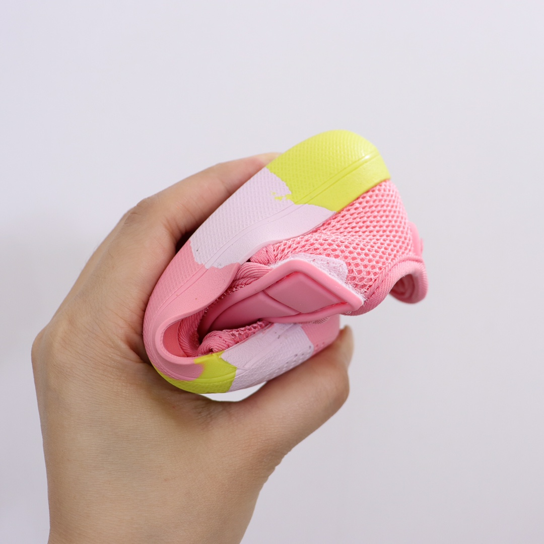 图片[9]-AD新款包头网面凉鞋‼️ AD儿童包头凉鞋 新款，每年的爆款！实在太经典好穿！采用柔韧透气网面，搭配耐磨橡胶鞋底，新升级的质量，比往年更上一个档次✅ 泡棉缓震鞋垫更加轻盈舒适，脚感柔软！与脚底贴合度很好，不会打滑！-选品中心