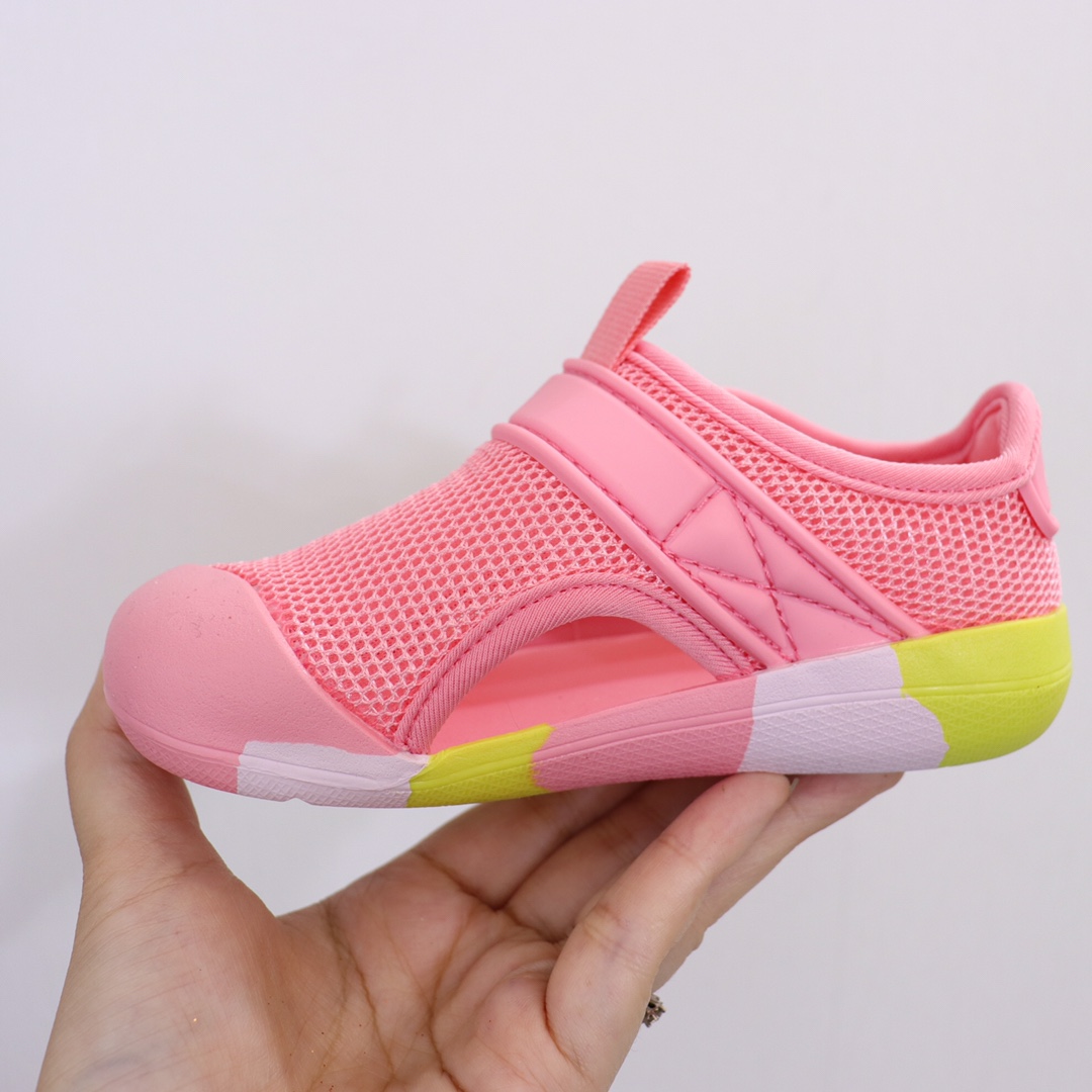 图片[8]-AD新款包头网面凉鞋‼️ AD儿童包头凉鞋 新款，每年的爆款！实在太经典好穿！采用柔韧透气网面，搭配耐磨橡胶鞋底，新升级的质量，比往年更上一个档次✅ 泡棉缓震鞋垫更加轻盈舒适，脚感柔软！与脚底贴合度很好，不会打滑！-选品中心