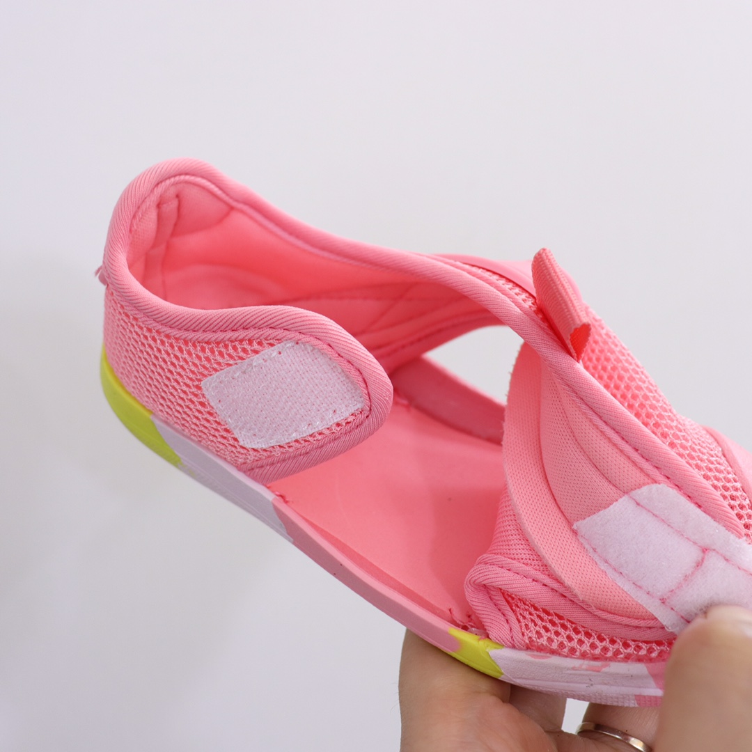 图片[7]-AD新款包头网面凉鞋‼️ AD儿童包头凉鞋 新款，每年的爆款！实在太经典好穿！采用柔韧透气网面，搭配耐磨橡胶鞋底，新升级的质量，比往年更上一个档次✅ 泡棉缓震鞋垫更加轻盈舒适，脚感柔软！与脚底贴合度很好，不会打滑！-选品中心