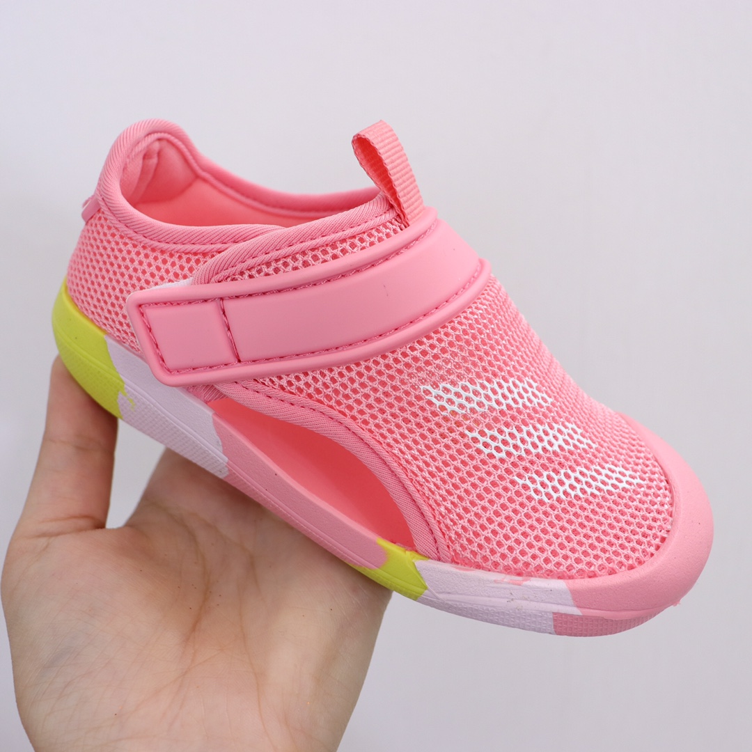 图片[5]-AD新款包头网面凉鞋‼️ AD儿童包头凉鞋 新款，每年的爆款！实在太经典好穿！采用柔韧透气网面，搭配耐磨橡胶鞋底，新升级的质量，比往年更上一个档次✅ 泡棉缓震鞋垫更加轻盈舒适，脚感柔软！与脚底贴合度很好，不会打滑！-选品中心