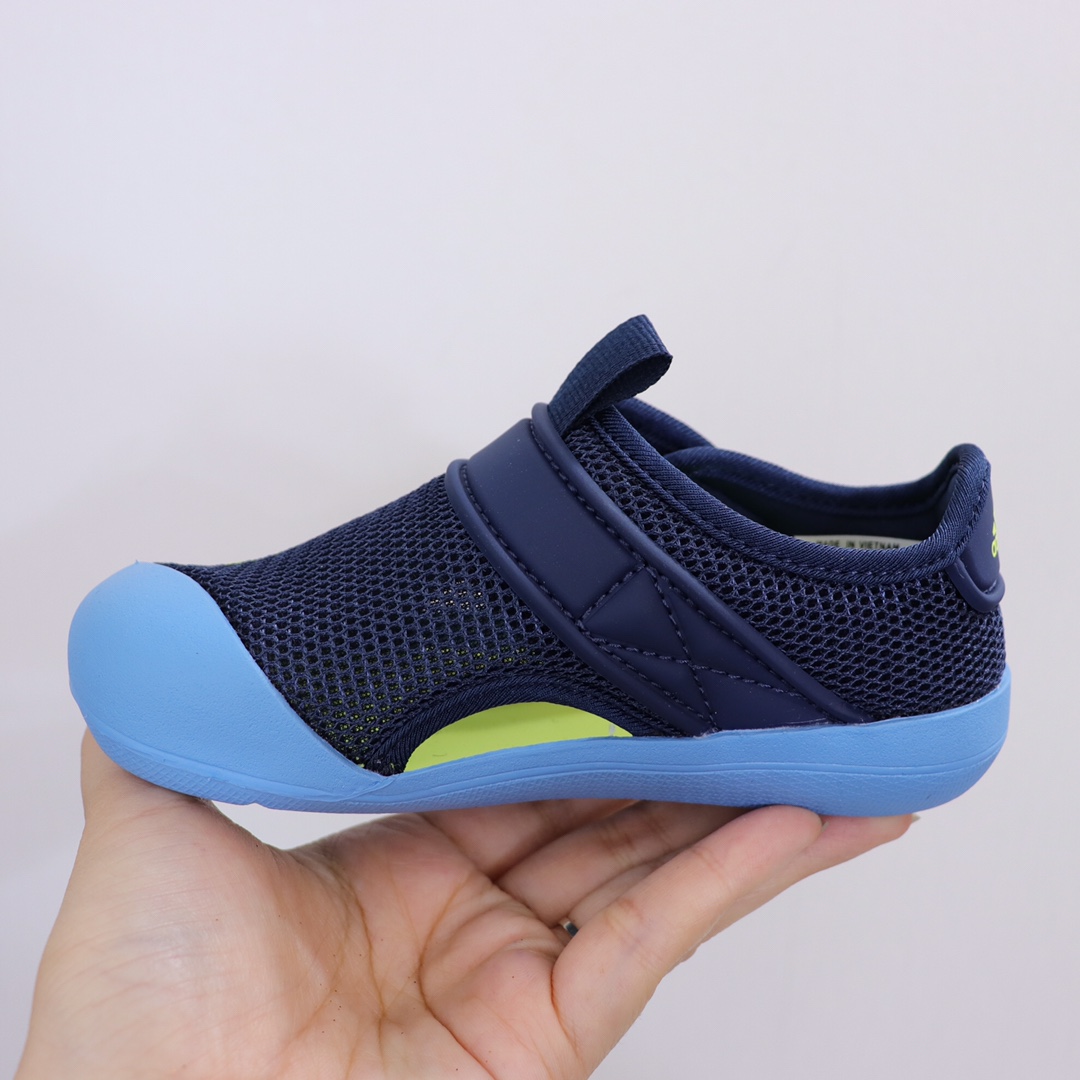 图片[8]-AD新款包头网面凉鞋‼️ AD儿童包头凉鞋 新款，每年的爆款！实在太经典好穿！采用柔韧透气网面，搭配耐磨橡胶鞋底，新升级的质量，比往年更上一个档次✅ 泡棉缓震鞋垫更加轻盈舒适，脚感柔软！与脚底贴合度很好，不会打滑！-选品中心