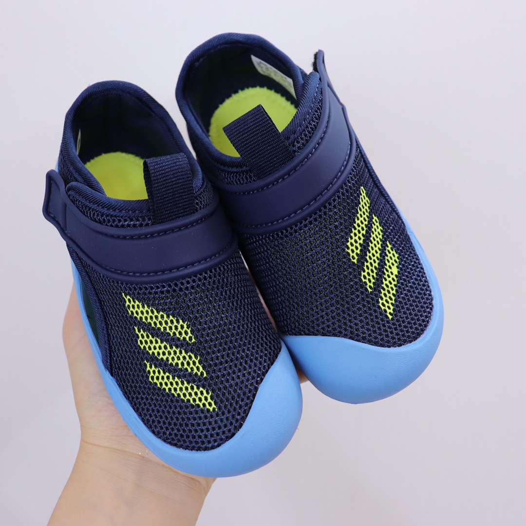 图片[2]-AD新款包头网面凉鞋‼️ AD儿童包头凉鞋 新款，每年的爆款！实在太经典好穿！采用柔韧透气网面，搭配耐磨橡胶鞋底，新升级的质量，比往年更上一个档次✅ 泡棉缓震鞋垫更加轻盈舒适，脚感柔软！与脚底贴合度很好，不会打滑！-选品中心