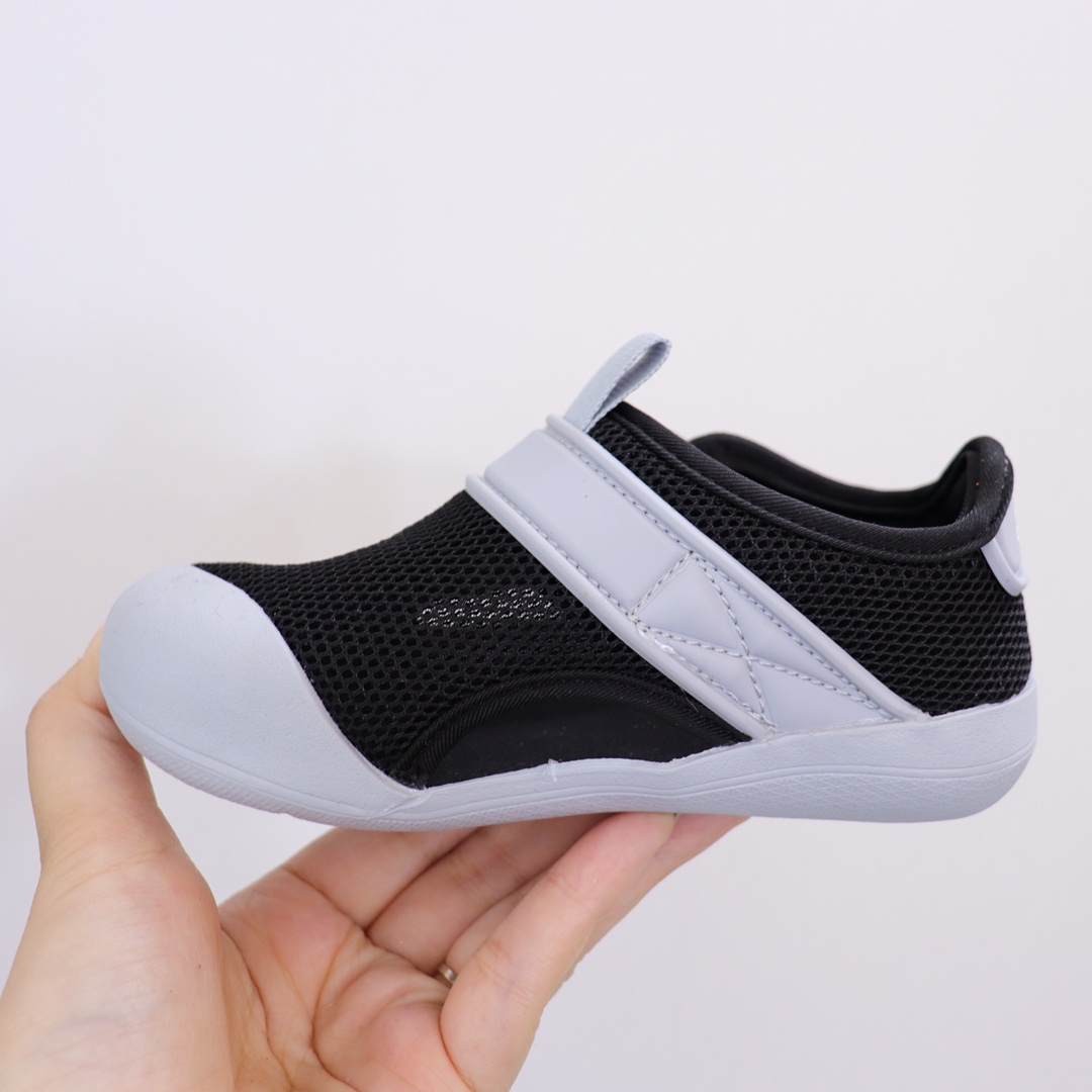 图片[8]-AD新款包头网面凉鞋‼️ AD儿童包头凉鞋 新款，每年的爆款！实在太经典好穿！采用柔韧透气网面，搭配耐磨橡胶鞋底，新升级的质量，比往年更上一个档次✅ 泡棉缓震鞋垫更加轻盈舒适，脚感柔软！与脚底贴合度很好，不会打滑！-选品中心