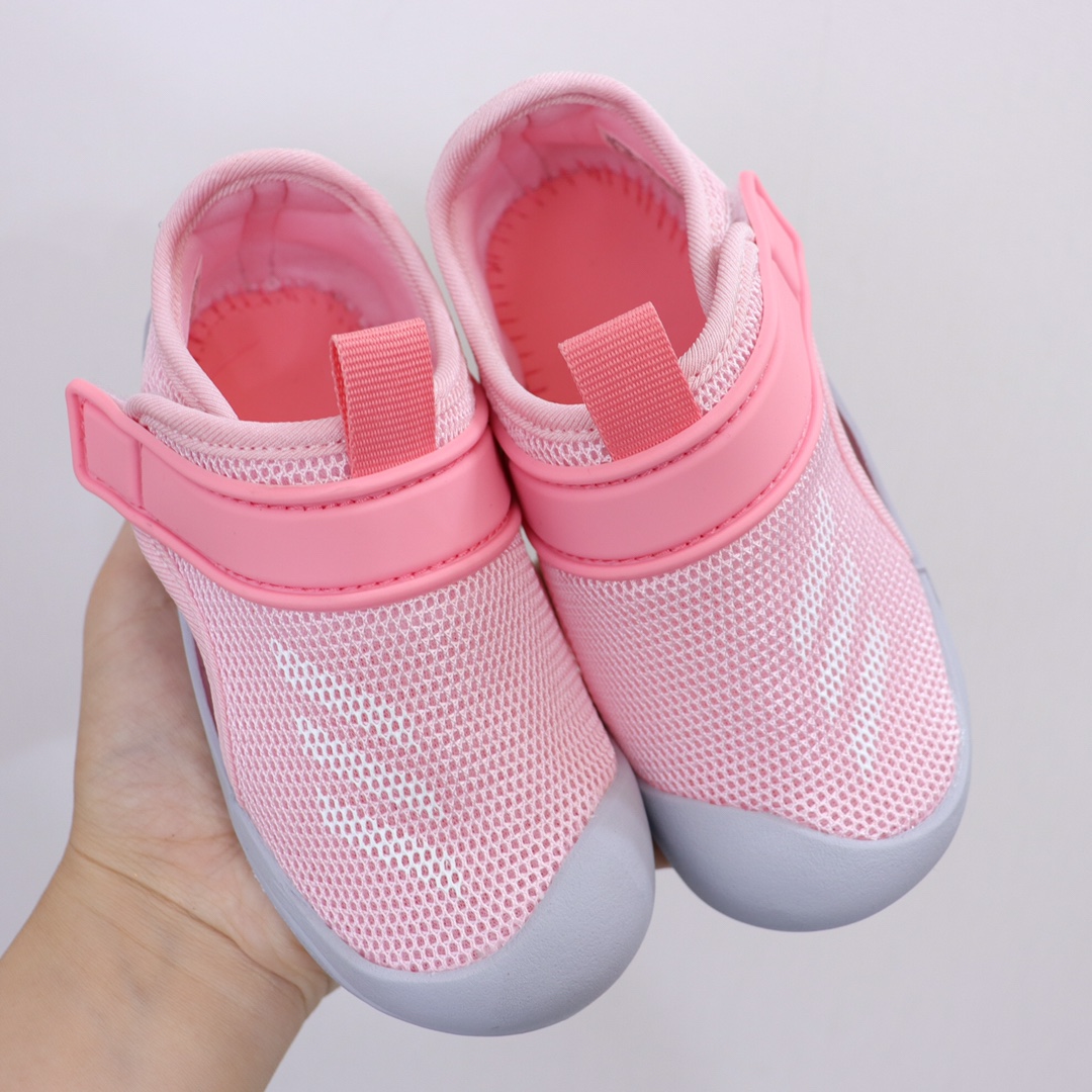 图片[2]-AD新款包头网面凉鞋‼️ AD儿童包头凉鞋 新款，每年的爆款！实在太经典好穿！采用柔韧透气网面，搭配耐磨橡胶鞋底，新升级的质量，比往年更上一个档次✅ 泡棉缓震鞋垫更加轻盈舒适，脚感柔软！与脚底贴合度很好，不会打滑！-选品中心