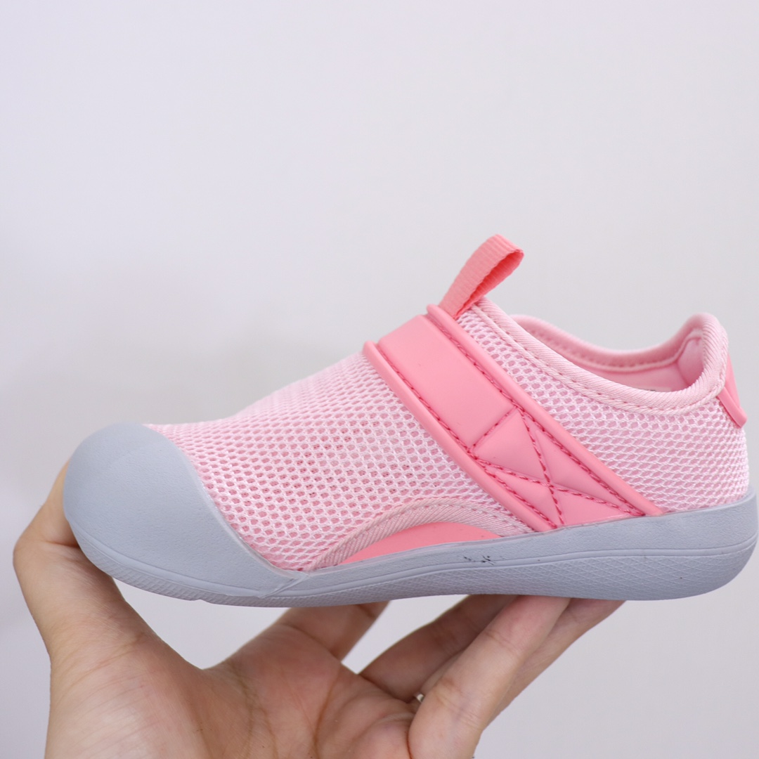 图片[8]-AD新款包头网面凉鞋‼️ AD儿童包头凉鞋 新款，每年的爆款！实在太经典好穿！采用柔韧透气网面，搭配耐磨橡胶鞋底，新升级的质量，比往年更上一个档次✅ 泡棉缓震鞋垫更加轻盈舒适，脚感柔软！与脚底贴合度很好，不会打滑！-选品中心