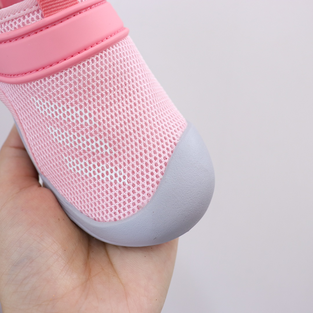 图片[6]-AD新款包头网面凉鞋‼️ AD儿童包头凉鞋 新款，每年的爆款！实在太经典好穿！采用柔韧透气网面，搭配耐磨橡胶鞋底，新升级的质量，比往年更上一个档次✅ 泡棉缓震鞋垫更加轻盈舒适，脚感柔软！与脚底贴合度很好，不会打滑！-选品中心