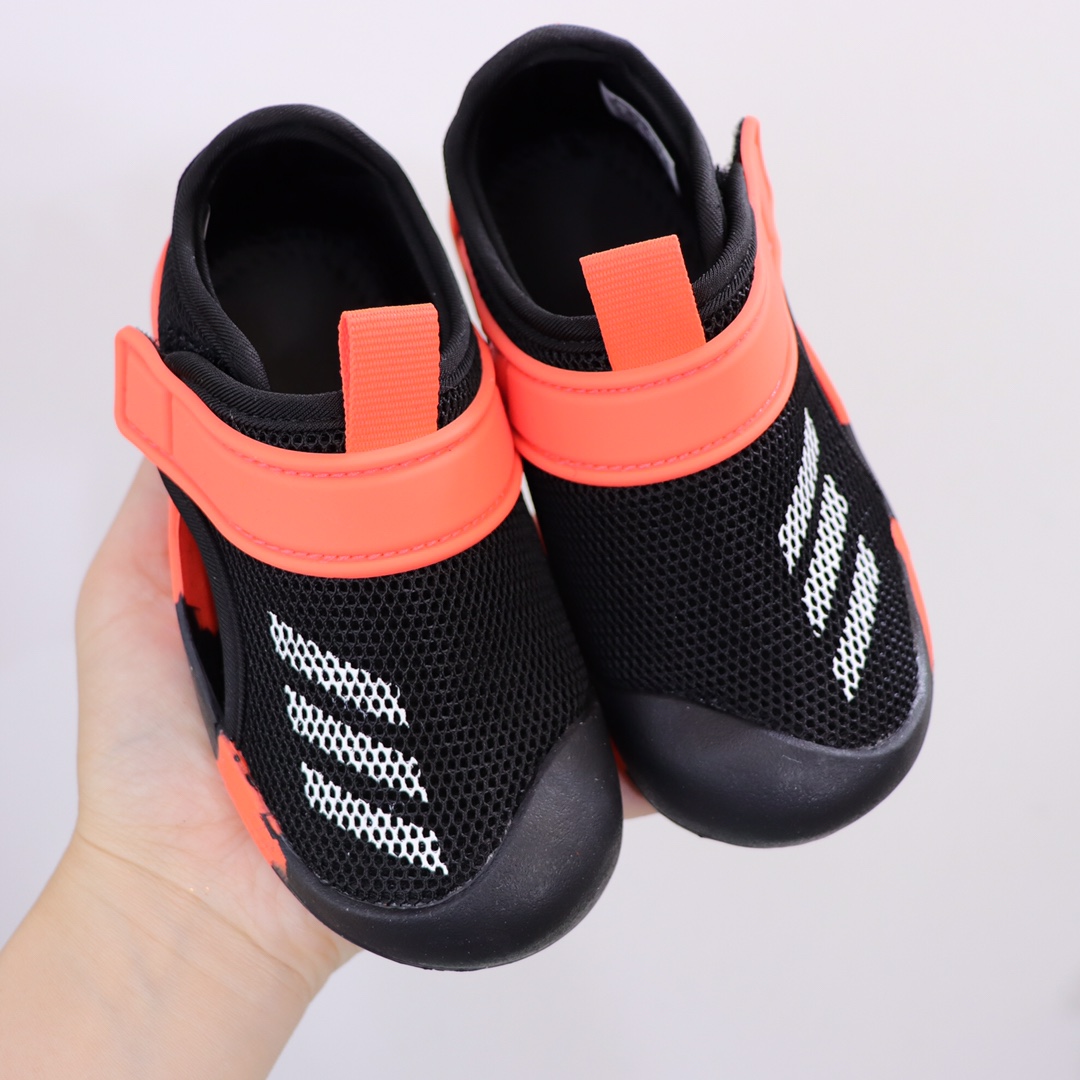 图片[2]-AD新款包头网面凉鞋‼️ AD儿童包头凉鞋 新款，每年的爆款！实在太经典好穿！采用柔韧透气网面，搭配耐磨橡胶鞋底，新升级的质量，比往年更上一个档次✅ 泡棉缓震鞋垫更加轻盈舒适，脚感柔软！与脚底贴合度很好，不会打滑！-选品中心