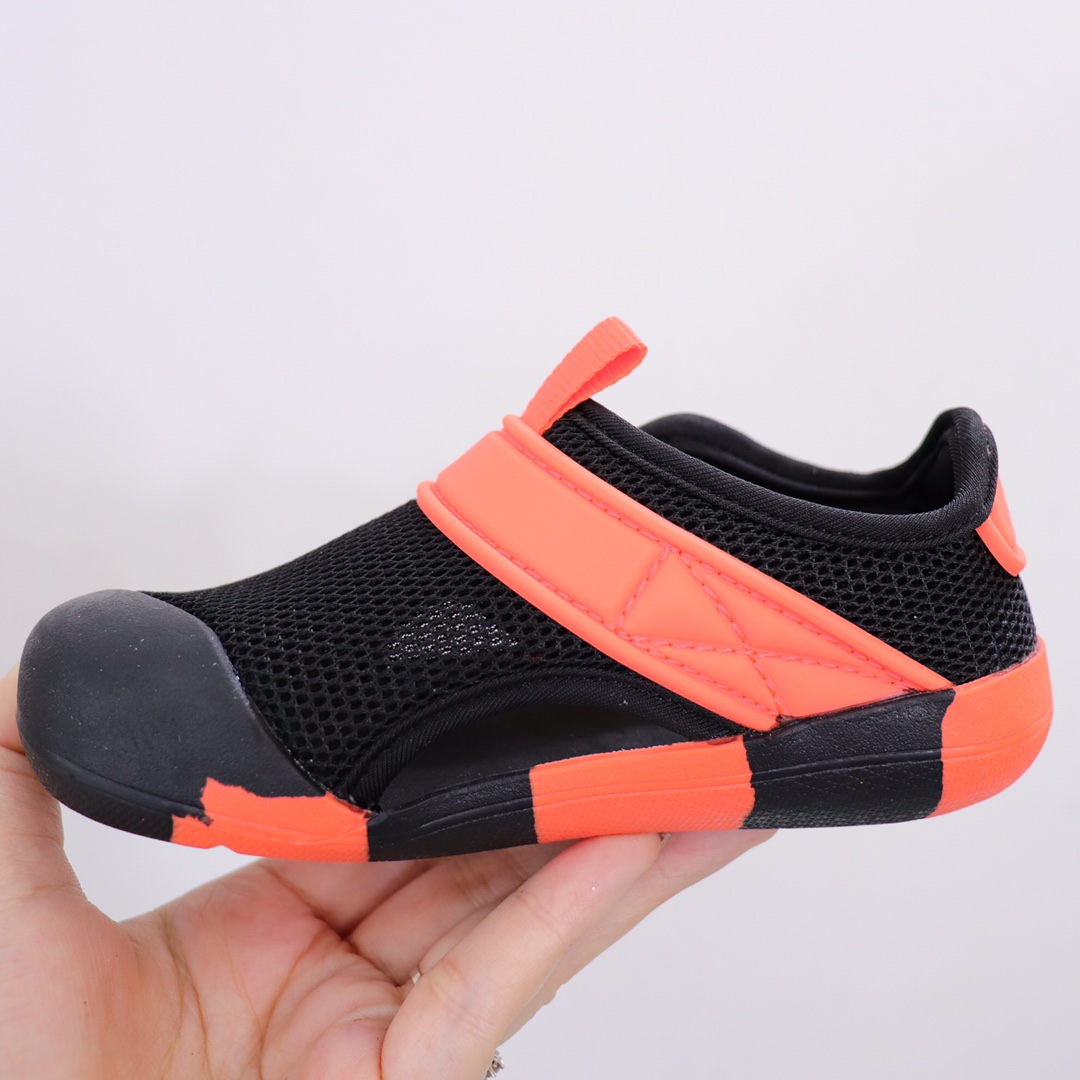 图片[8]-AD新款包头网面凉鞋‼️ AD儿童包头凉鞋 新款，每年的爆款！实在太经典好穿！采用柔韧透气网面，搭配耐磨橡胶鞋底，新升级的质量，比往年更上一个档次✅ 泡棉缓震鞋垫更加轻盈舒适，脚感柔软！与脚底贴合度很好，不会打滑！-选品中心