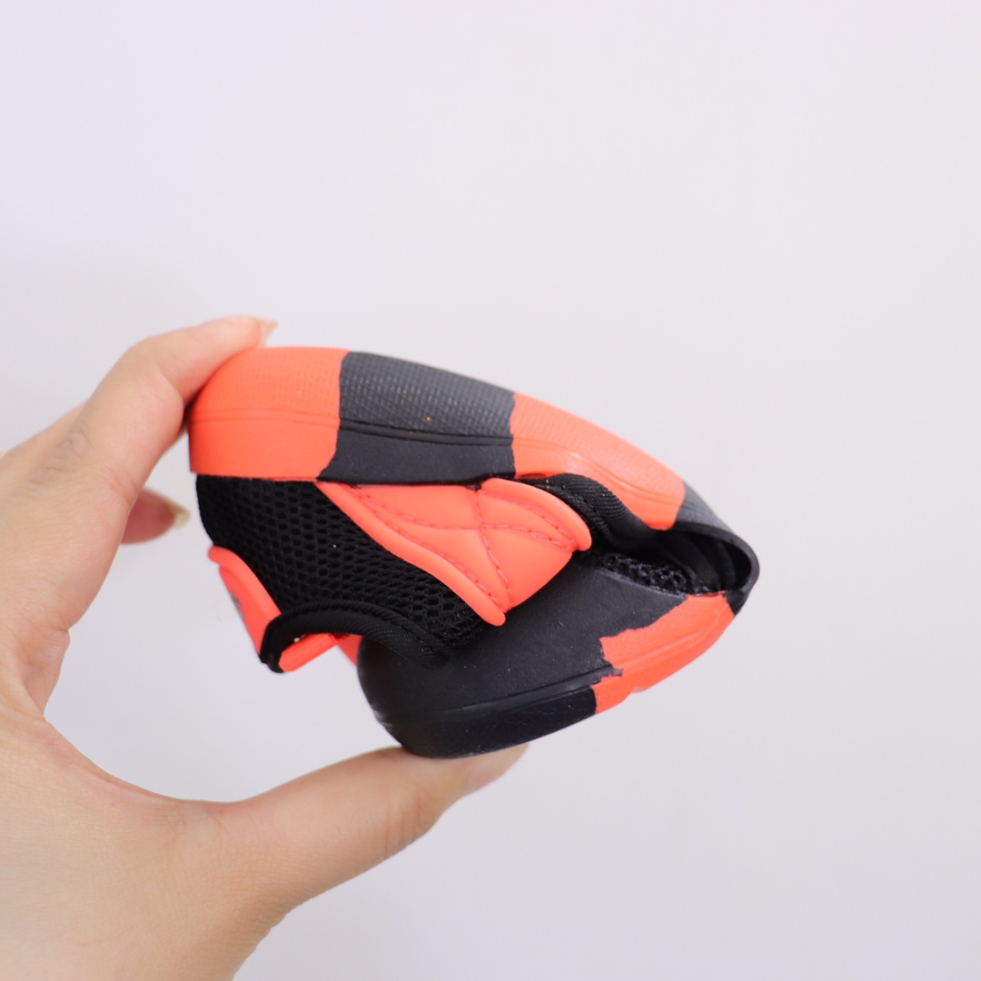 图片[9]-AD新款包头网面凉鞋‼️ AD儿童包头凉鞋 新款，每年的爆款！实在太经典好穿！采用柔韧透气网面，搭配耐磨橡胶鞋底，新升级的质量，比往年更上一个档次✅ 泡棉缓震鞋垫更加轻盈舒适，脚感柔软！与脚底贴合度很好，不会打滑！-选品中心