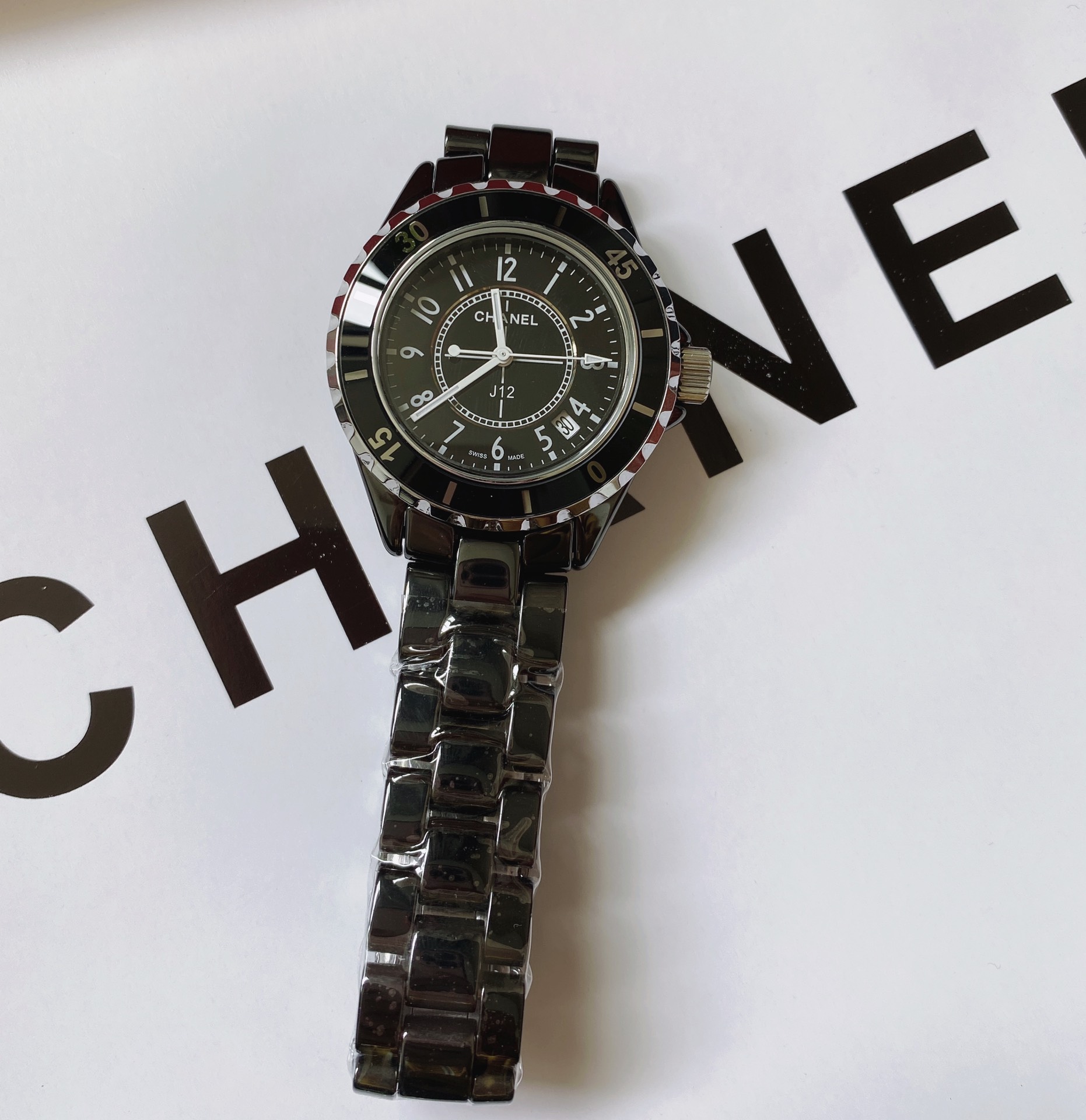 High-Quality Ceramic Chanel J12 Quartz Watch in 399 Degrees Black and Cool - 图片 2