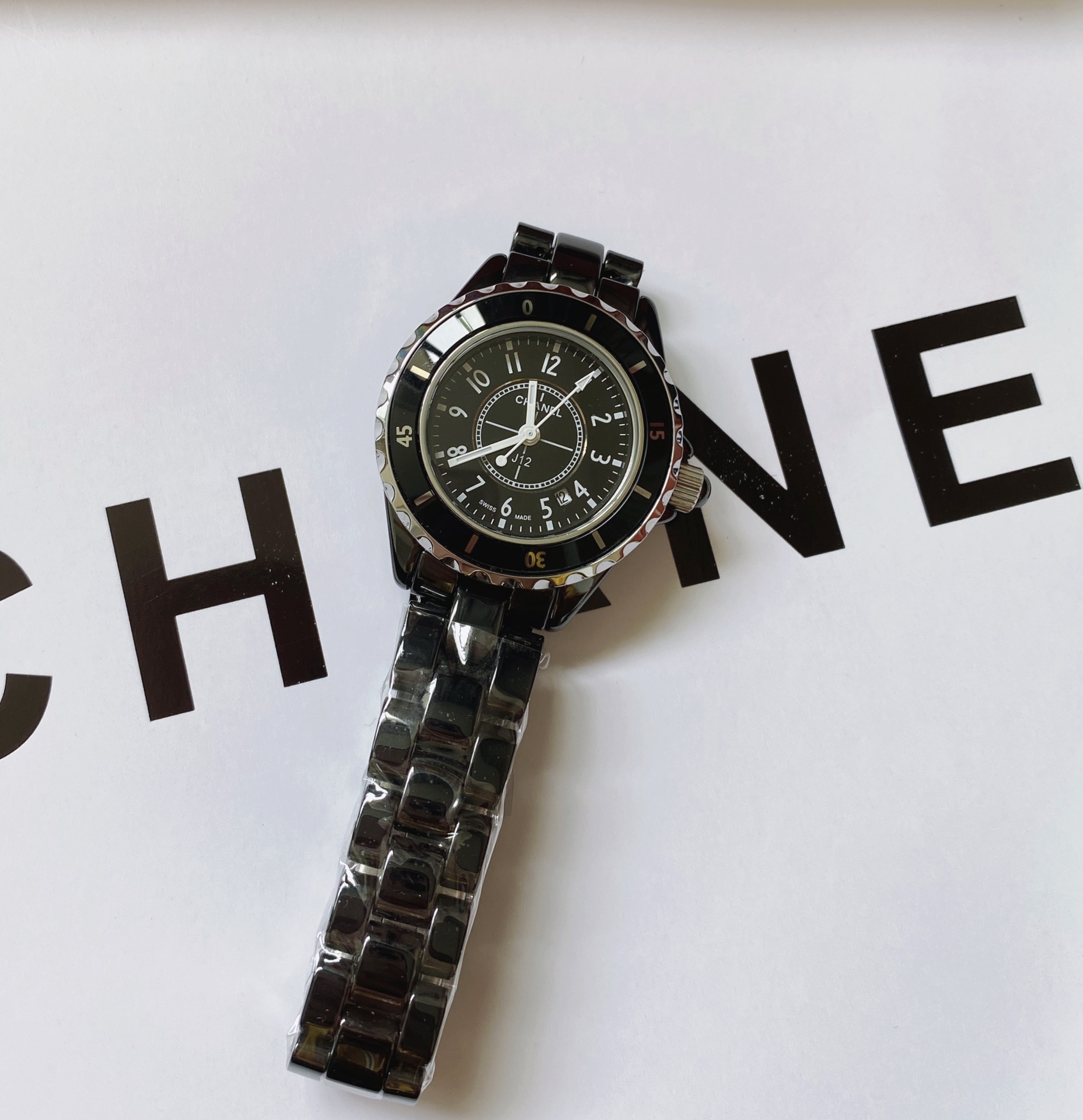 High-Quality Ceramic Chanel J12 Quartz Watch in 399 Degrees Black and Cool - 图片 1
