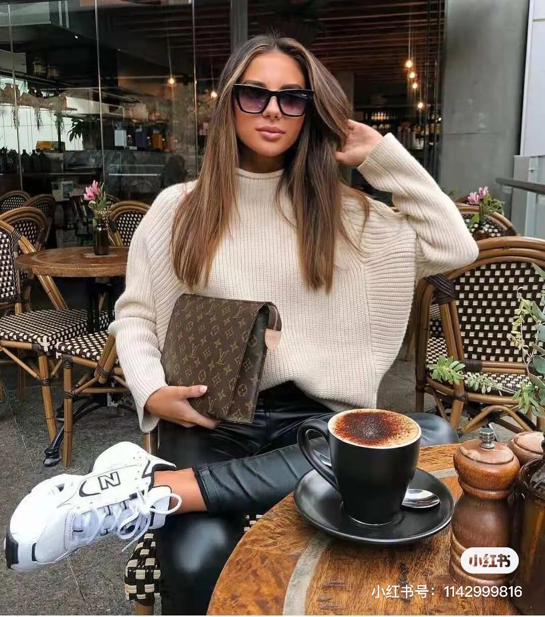 Louis Vuitton Multifunctional Clutch Bag in Sleek Design