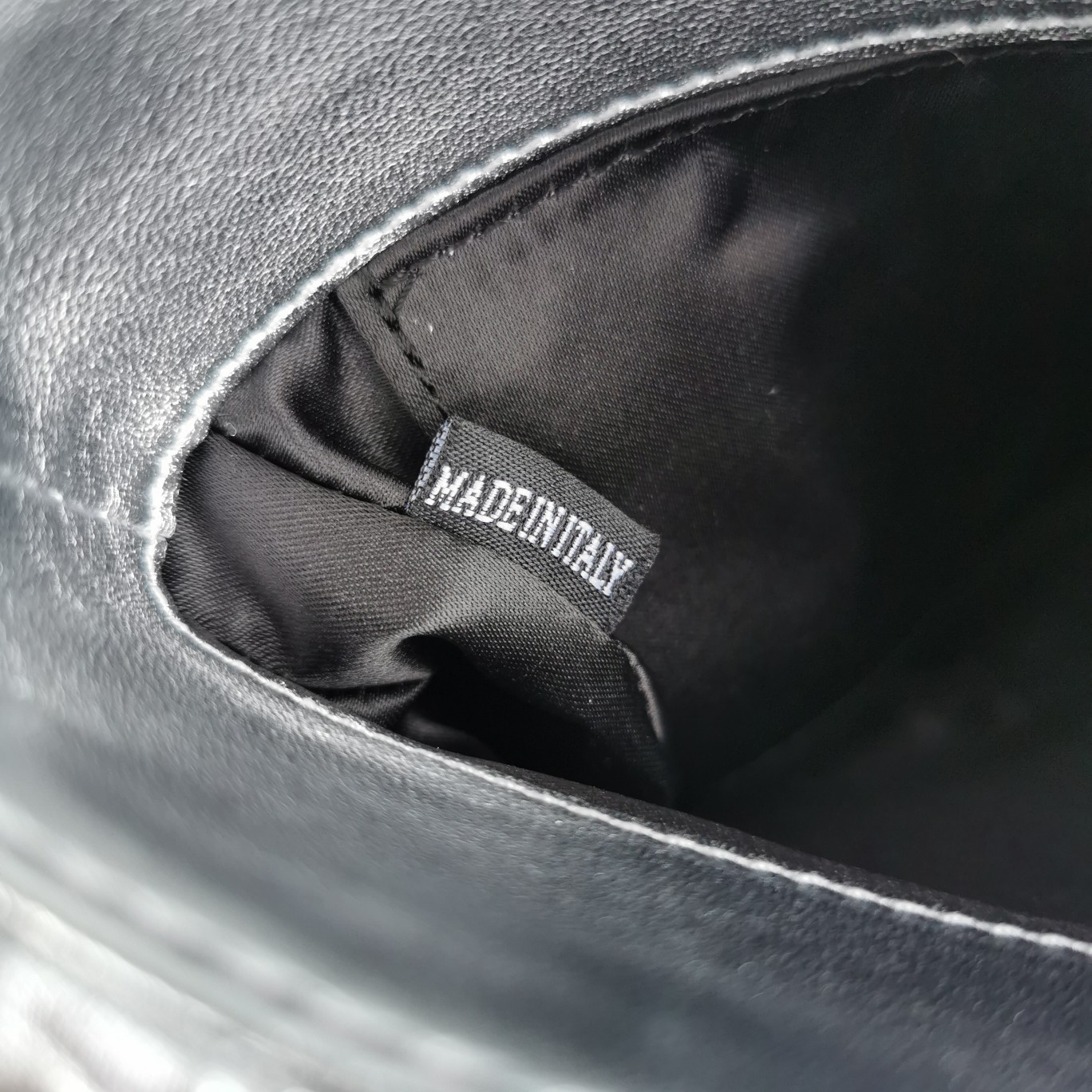 miumiu缪缪顶级进口小羊皮最新腋下包5BA200