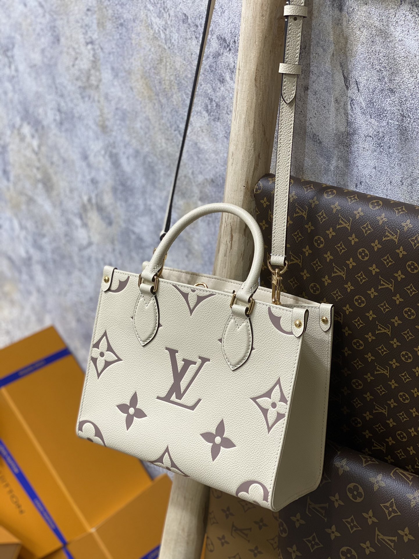 NO:176652,Onethego M45654 More details Dimensions 25 x 19 x 11.5 cm (Length x Height x Width),19860909Onethego M45654 更多细节详情 尺寸25 x 19 x 11.5 厘米 (长度 x 高 x 宽),,Bag