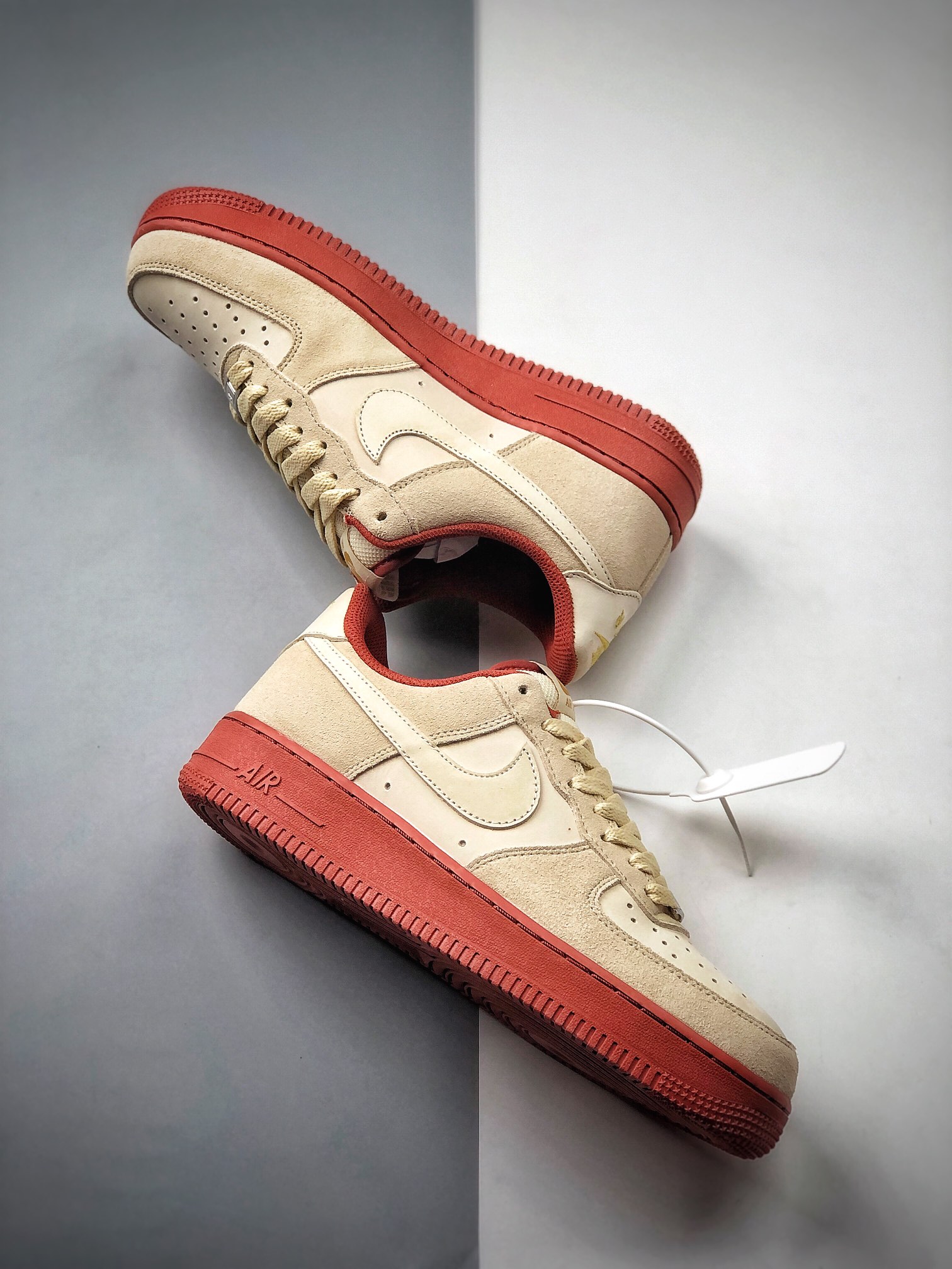 240 NIKE FORCE空军一号运动休闲板鞋   AA1391-111