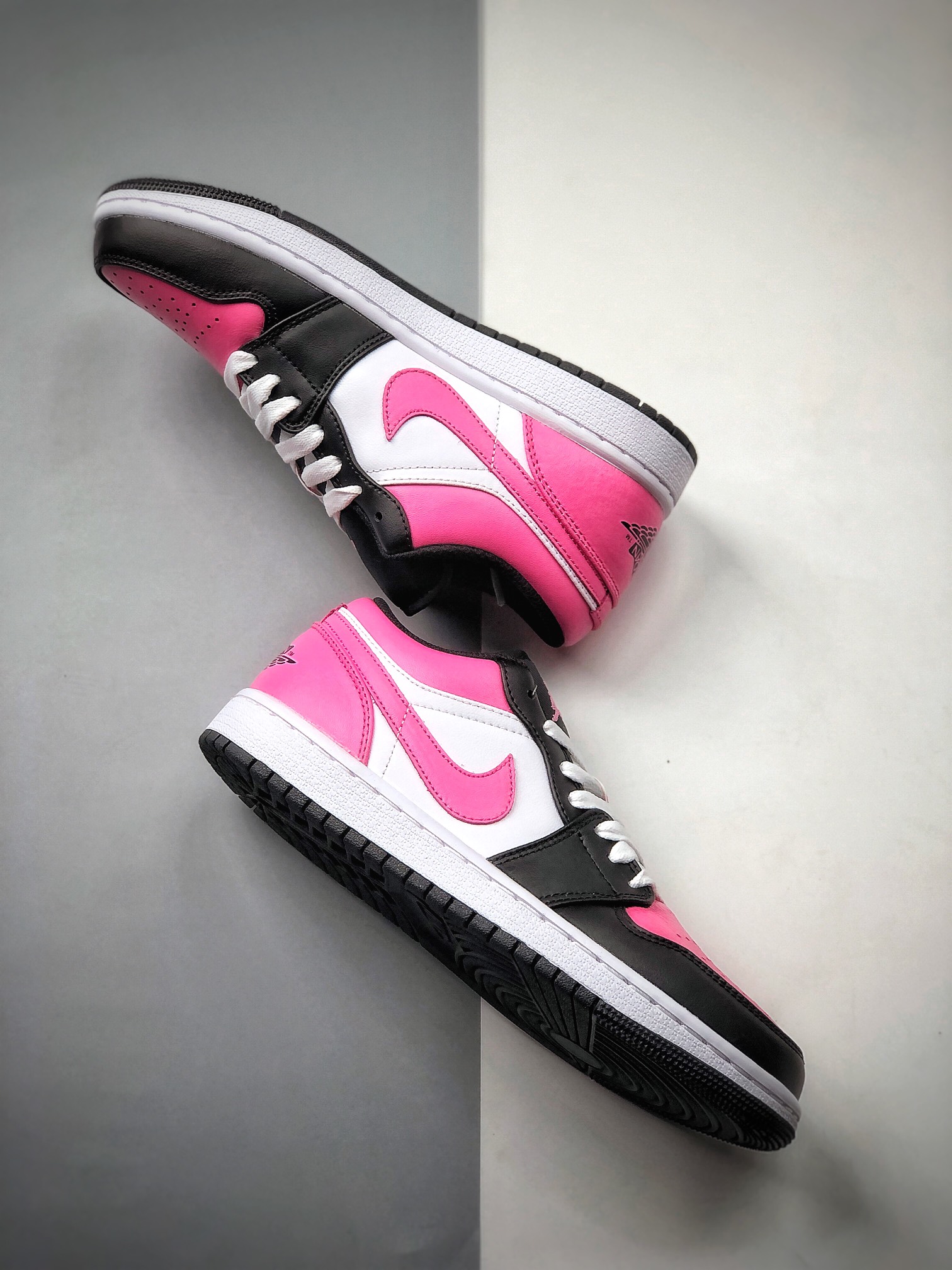 200  Air Jordan 1 Low 低帮 黑白粉情人节 AJ1 乔丹1代 aj1 乔1 低邦 黑粉白 乔丹篮球鞋系列  554723-106