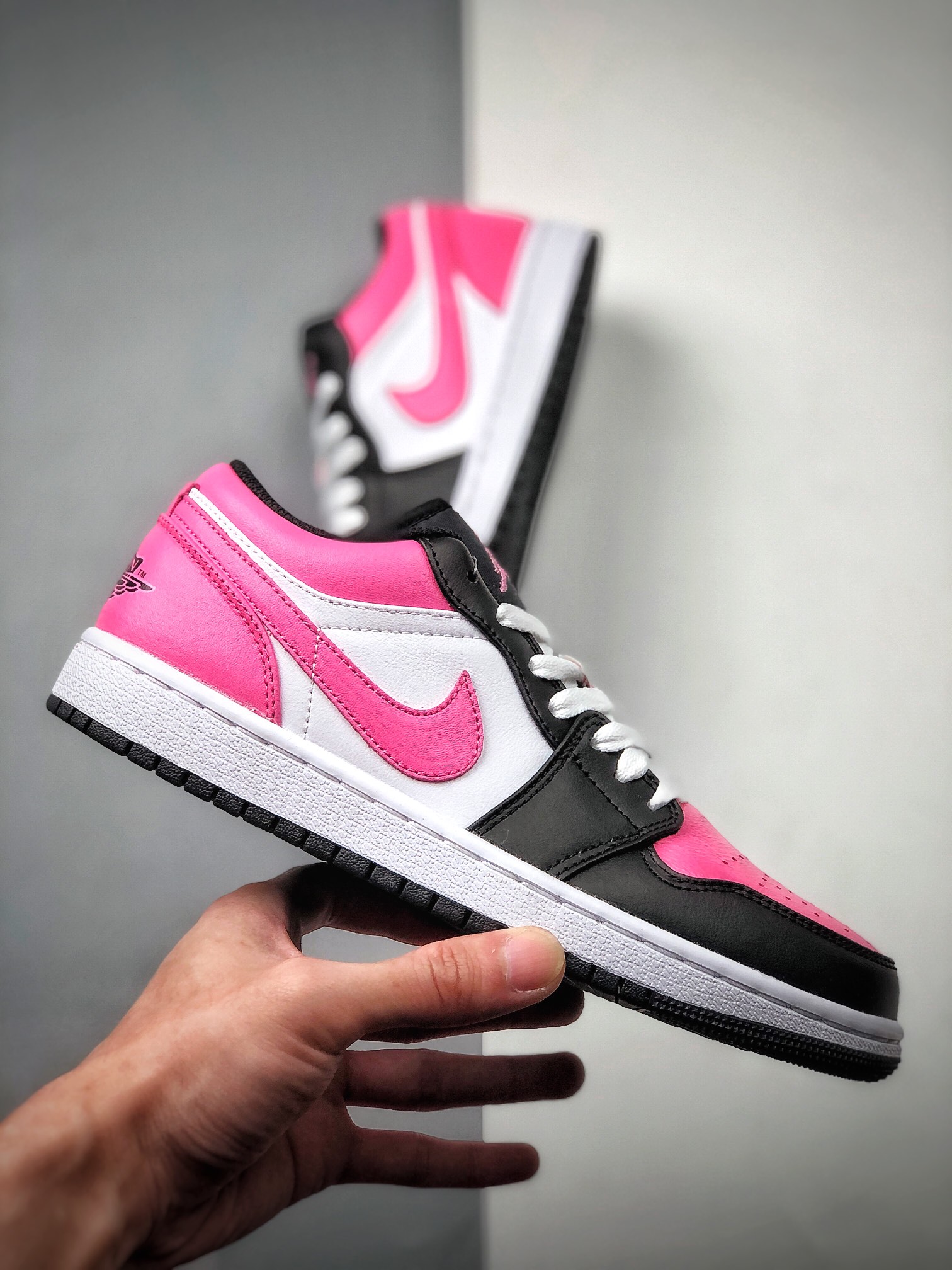 200  Air Jordan 1 Low 低帮 黑白粉情人节 AJ1 乔丹1代 aj1 乔1 低邦 黑粉白 乔丹篮球鞋系列  554723-106