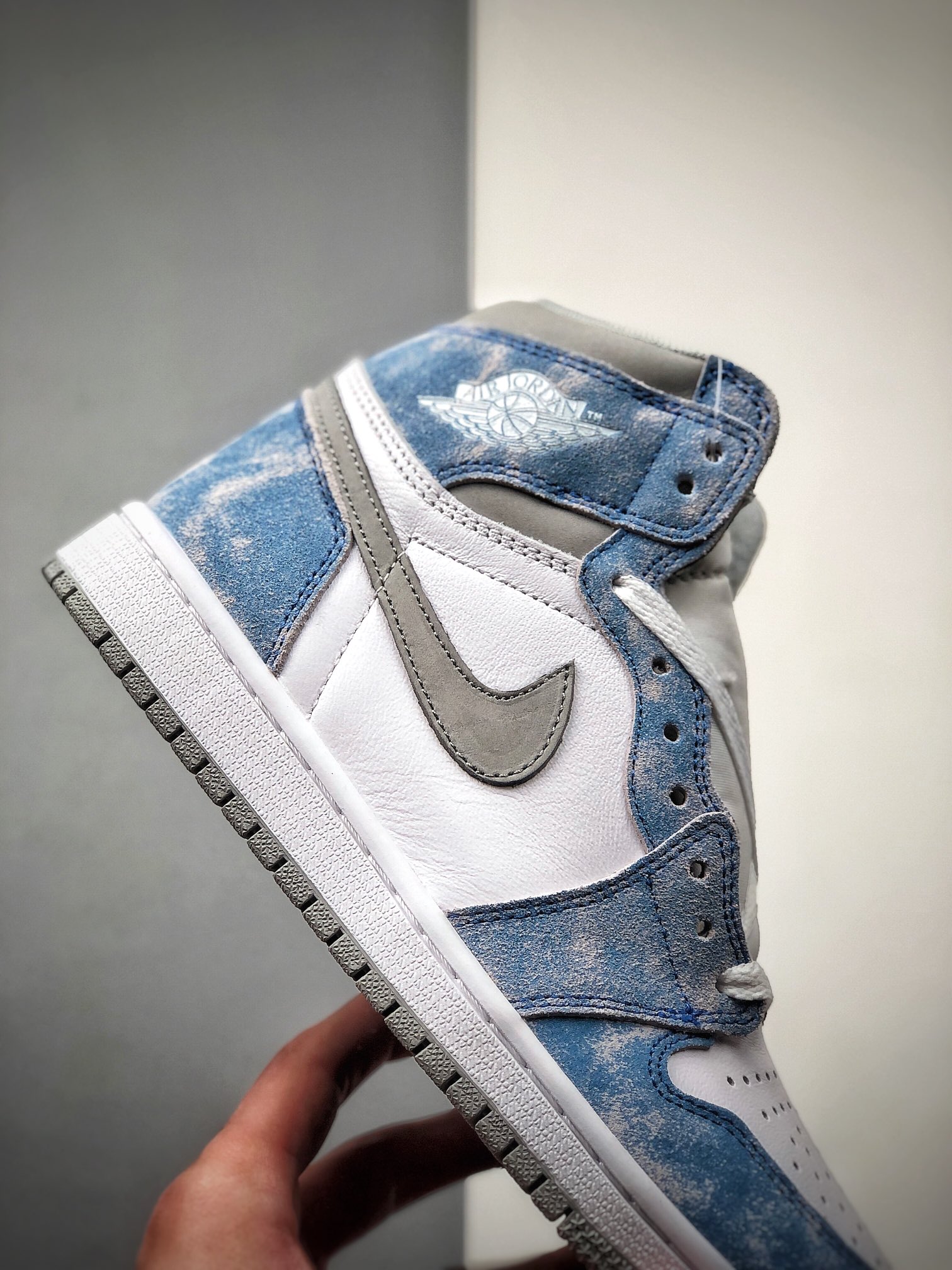 350  Air Jordan 1 High OG “AJ1高帮白色的鞋身555088-402