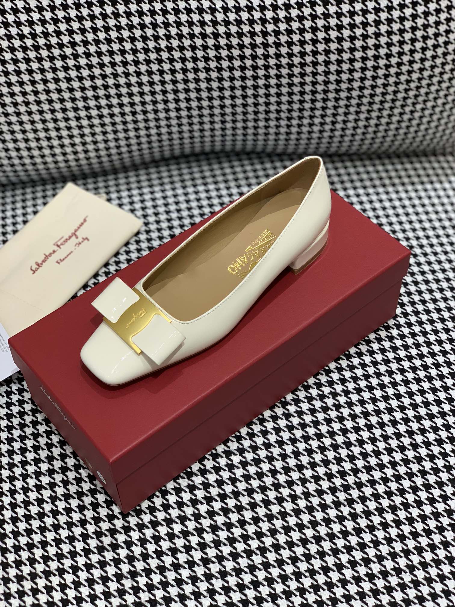 顶级版本SFsalvatoreFerraga*o️菲拉*慕中古款方头中跟小跟油边蝴蝶结单鞋️中古店才有的