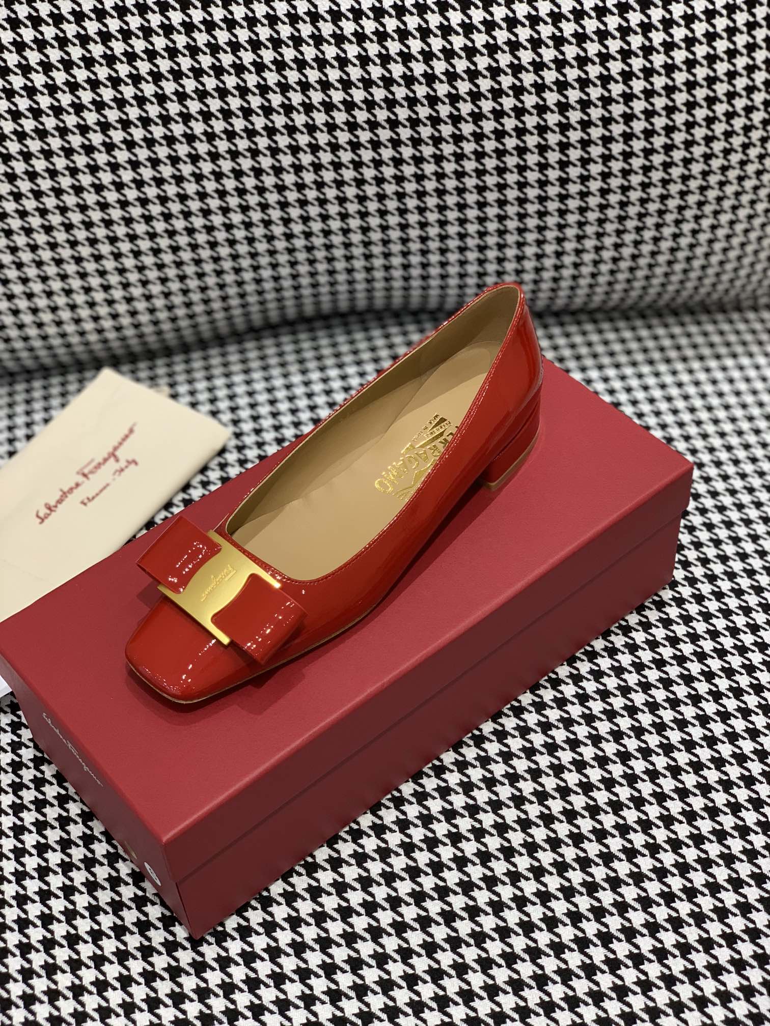 顶级版本SFsalvatoreFerraga*o️菲拉*慕中古款方头中跟小跟油边蝴蝶结单鞋️中古店才有的