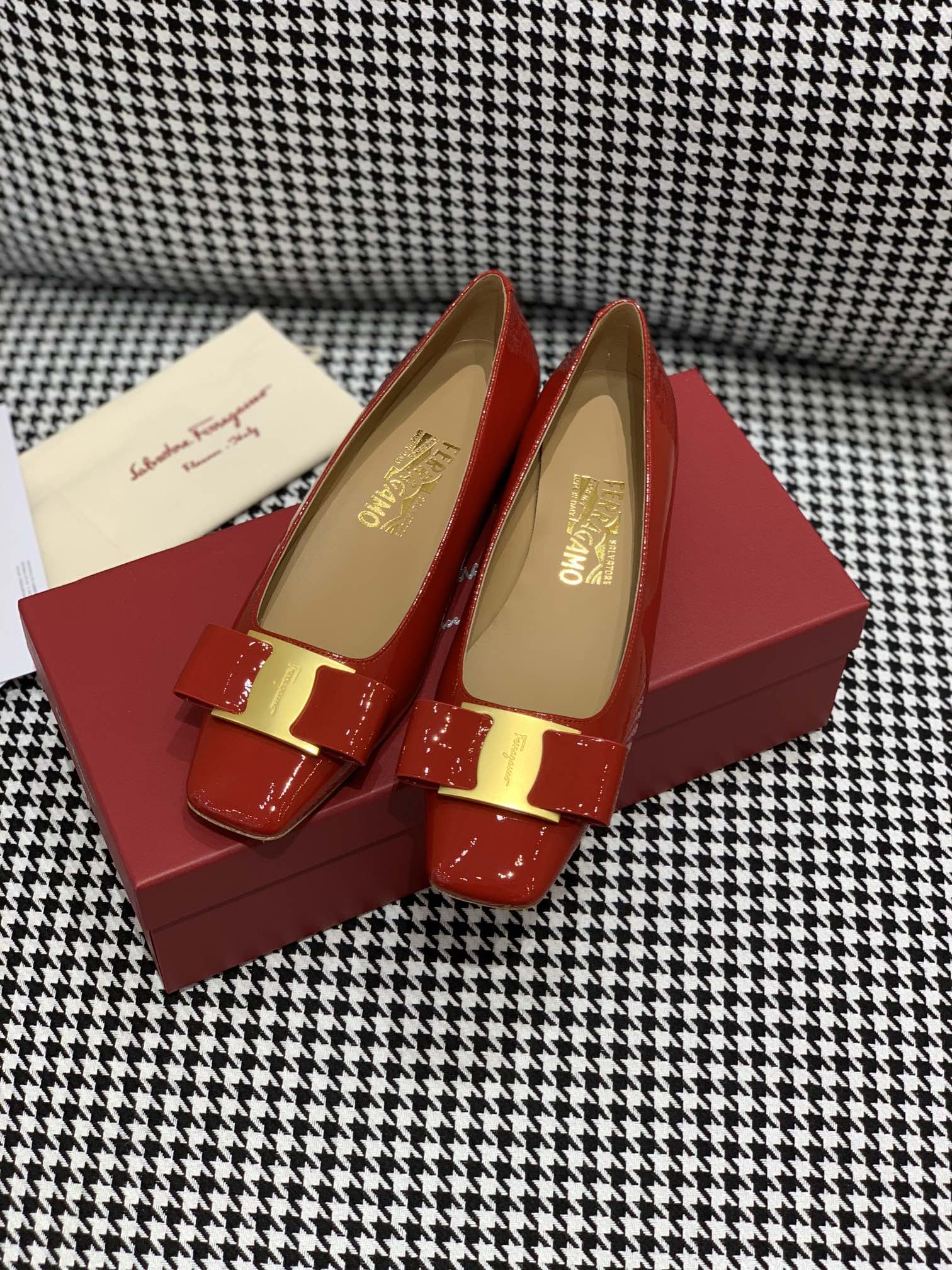 顶级版本SFsalvatoreFerraga*o️菲拉*慕中古款方头中跟小跟油边蝴蝶结单鞋️中古店才有的