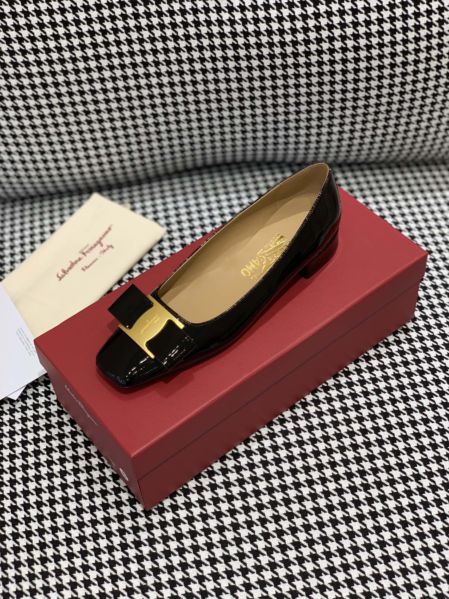 顶级版本SFsalvatoreFerraga*o️菲拉*慕中古款方头中跟小跟油边蝴蝶结单鞋️中古店才有的