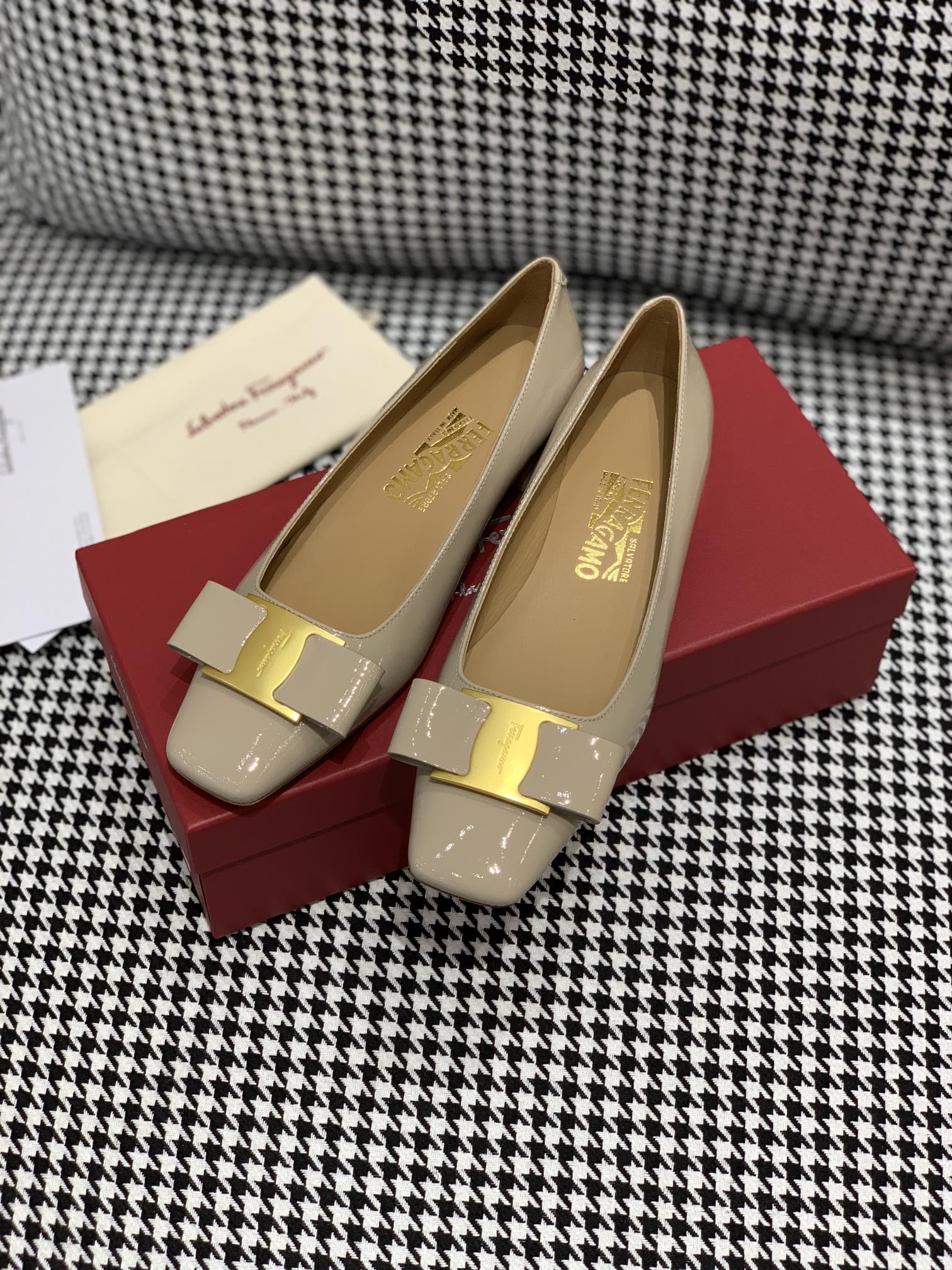 顶级版本SFsalvatoreFerraga*o️菲拉*慕中古款方头中跟小跟油边蝴蝶结单鞋️中古店才有的