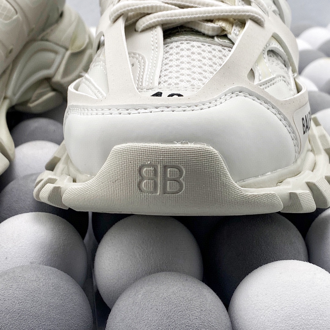 Balenciaga Sneaker Tess 3.0 Tercera Generación Blanca Balenciaga Sneaker Tess 3.0 (Versión sin luz) Detalles exclusivos…