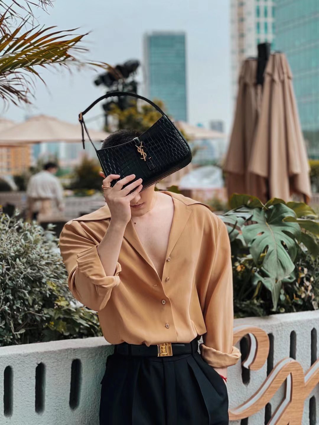 Saint laurent Ysl LE 5 À 7 鳄鱼纹腋下包 657228黑色