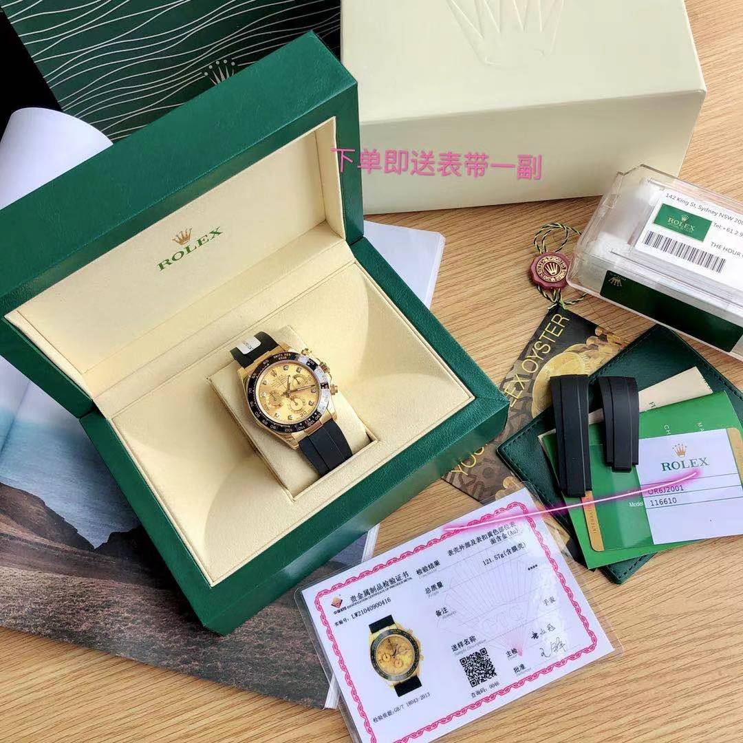 NO:143174,P[red envelope], top version of Rolex Rolex cosmic meter Ditona M116518ln-watch! The original version of the Green Di watch is one-to-one mold opening, with a diameter of 40 millimeters using the exclusive custom version of the N factory. This is a stable chronograph function movement, and the thickness is consistent with the original, completing a perfect top-level reproduction! ! In addition, the shell is still made of 904l stainless steel cast 18k gold. The crown is made of screw-in three-button lock triple waterproof system, which is more waterproof! ! In addition, the mirror uses high-brightness sapphire glass, original invisible wheat head, Oyster insurance discount and 5mm easy-to-adjust chain extension system, and has been constantly breaking through on Ditona Road, from 7750 to Panda Di to today's Jindy, has been imitated and never surpassed. Only by constantly breaking through oneself can we lead the pioneer! , gold19860909P[红包],顶级版本 劳.力士Rolex宇宙计型迪通拿 M116518ln-腕表！绿迪腕表 原版一比一开模,直径40毫采用N厂独家定制版的机芯,这是一款稳定计时功能机芯,并且达到厚度与原装一致,完成完美的顶级复刻！！ 另外外壳沿用904l精钢铸造18k黄金包金.表冠以旋入式三扣锁三重防水系统,防水更严密！！加上镜面采用高亮度蓝宝石玻璃,原装隐形麦头,蚝式保险摺扣配5毫米易调链节伸展系统, 一直在迪通拿路上不停突破,由7750到,由熊猫迪到今天的金迪,一直被模仿,从未被超越,只有不停突破自已,才能领导先驱！,,gold,Watch