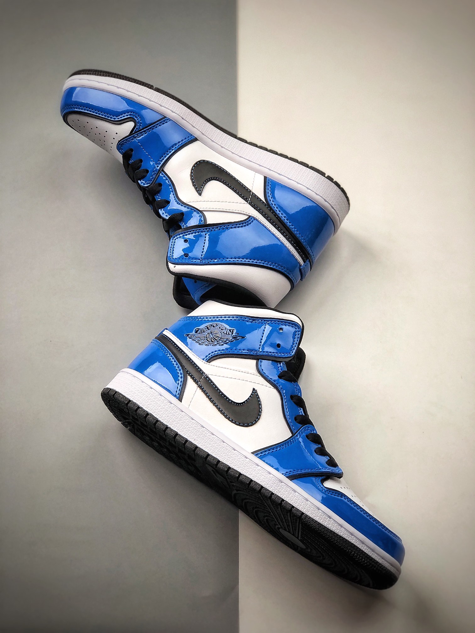 240  Air Jordan 1 Mid“Signal Blue”小闪电 JK少女女神鞋 精装YH版本  DD6834-402