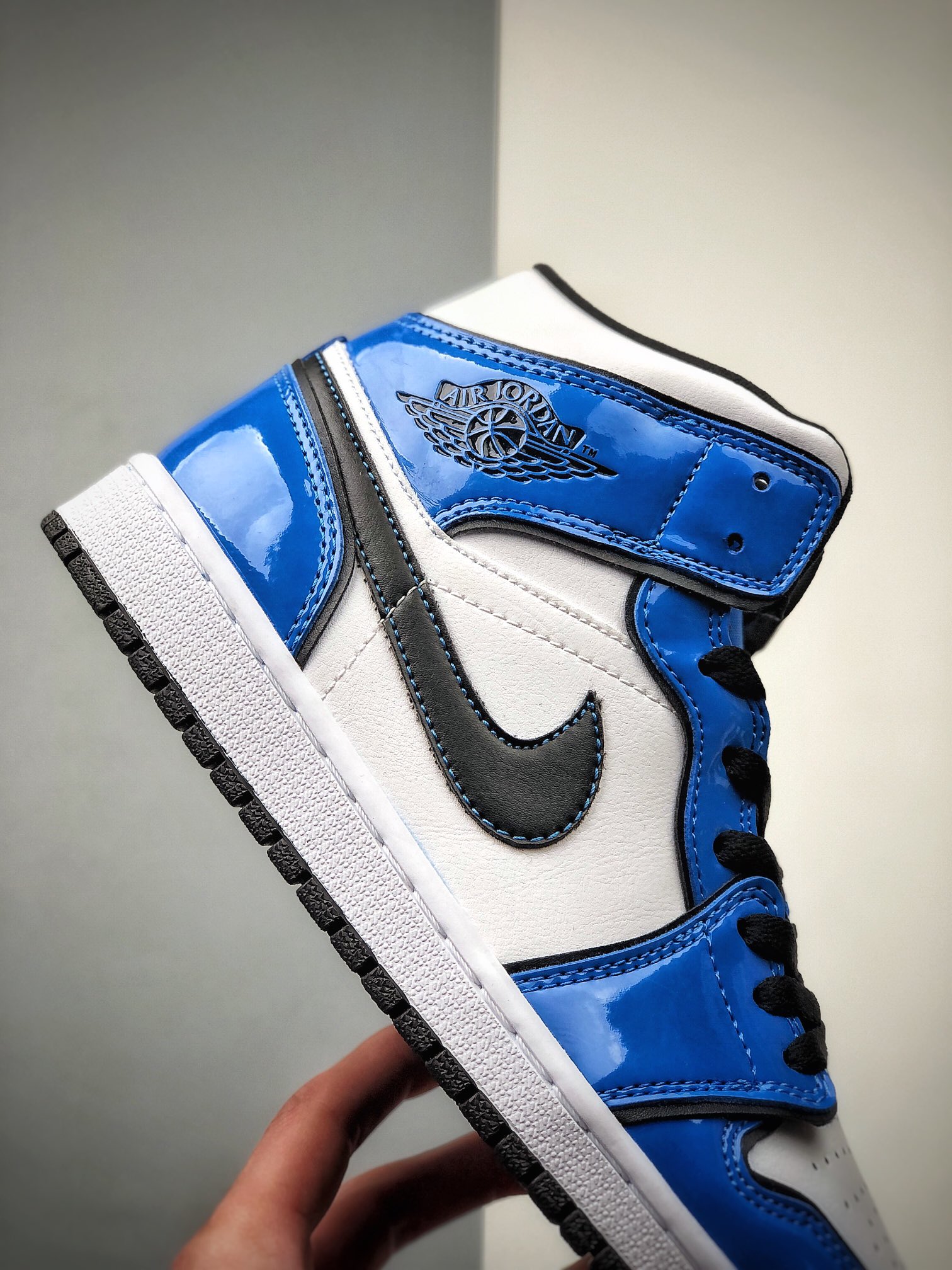 240  Air Jordan 1 Mid“Signal Blue”小闪电 JK少女女神鞋 精装YH版本  DD6834-402