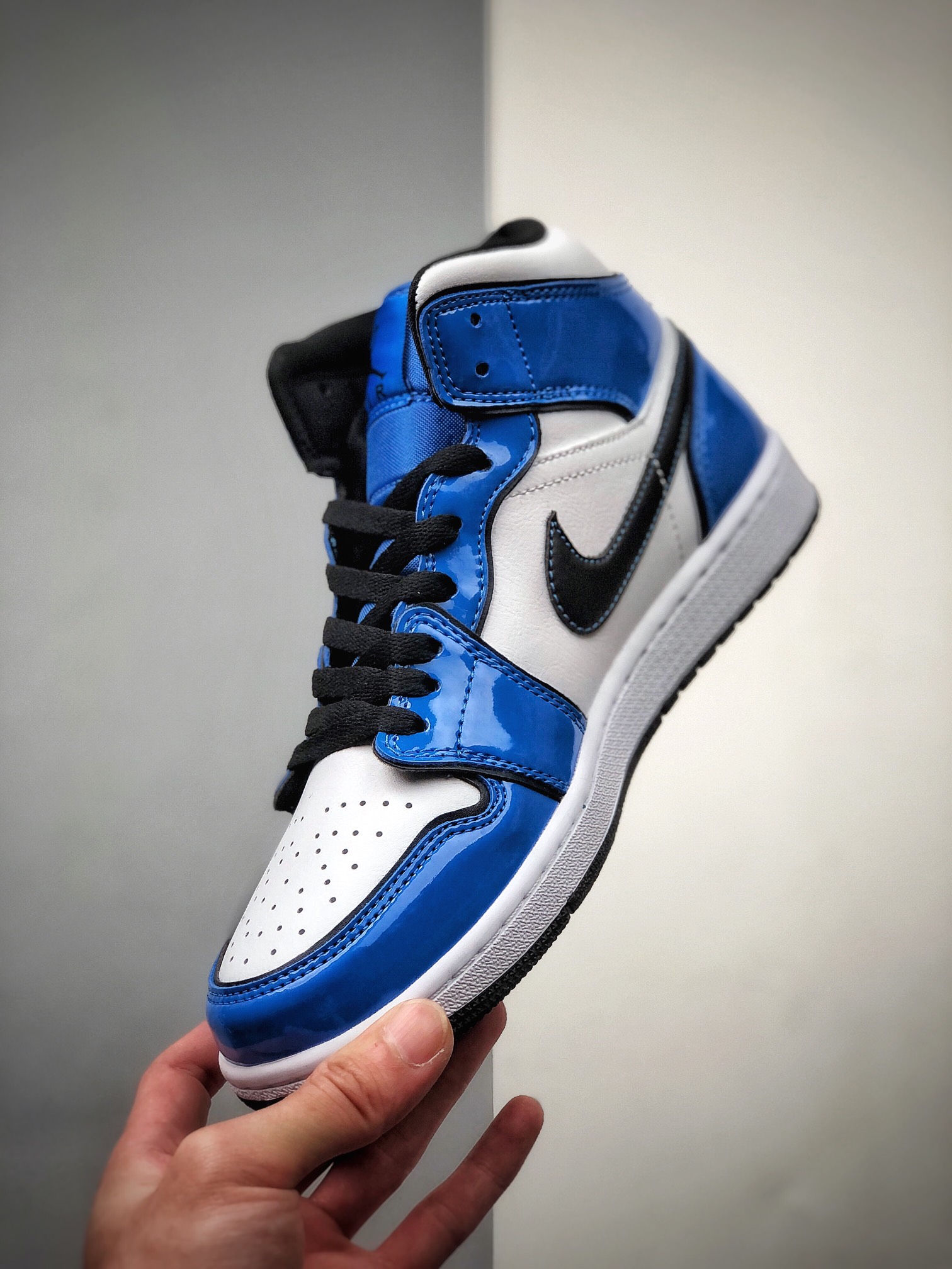 240  Air Jordan 1 Mid“Signal Blue”小闪电 JK少女女神鞋 精装YH版本  DD6834-402