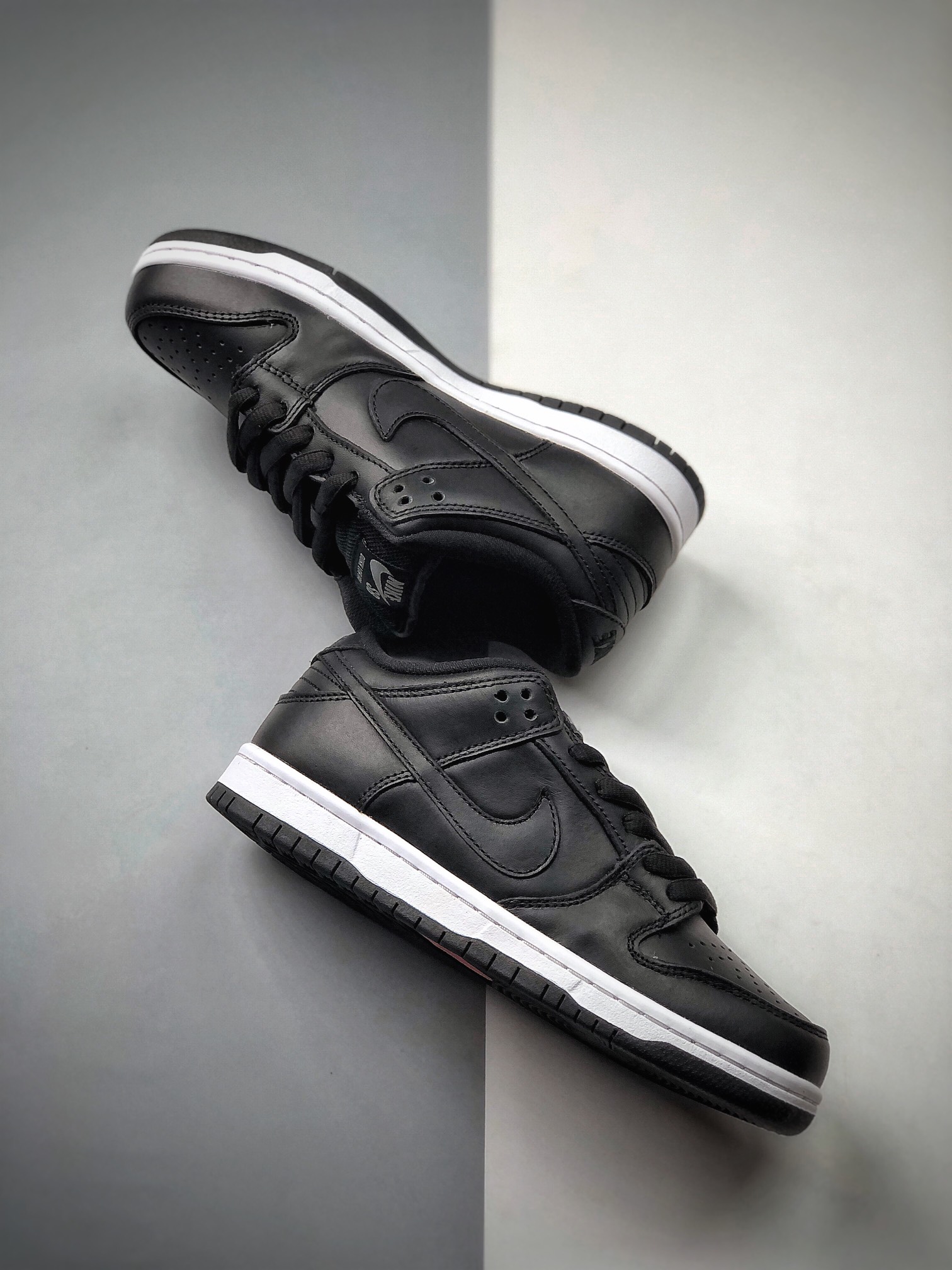 300  NIKE SB DUNIKE LOW  cv1727-001