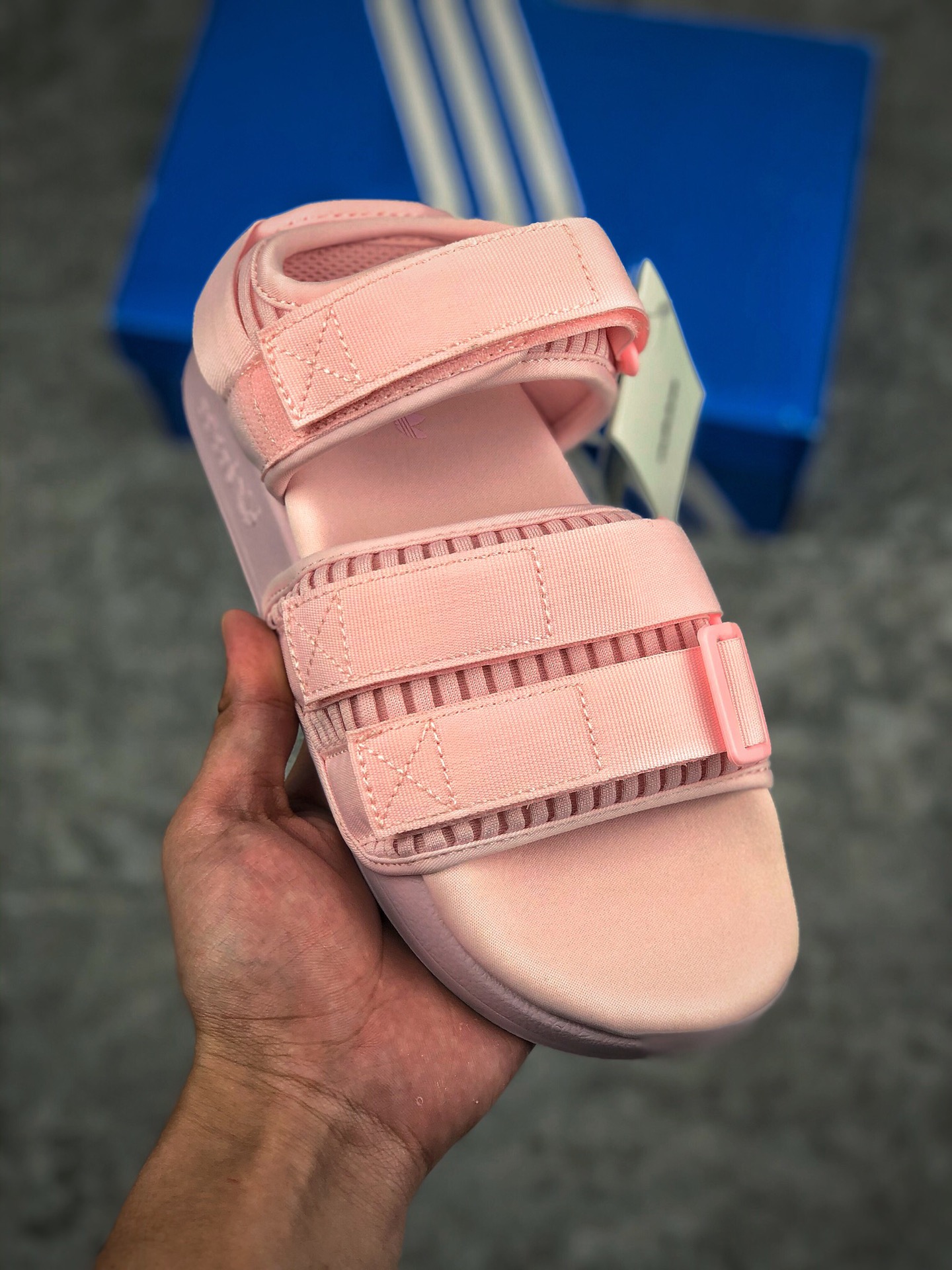   支持放店
韩国订单 Adidas 阿迪达斯 Adilette Sandal 2.0 W  韩版休闲时尚沙滩凉鞋 CG6151  粉色
尺码：36 37 38 39 偏小一码