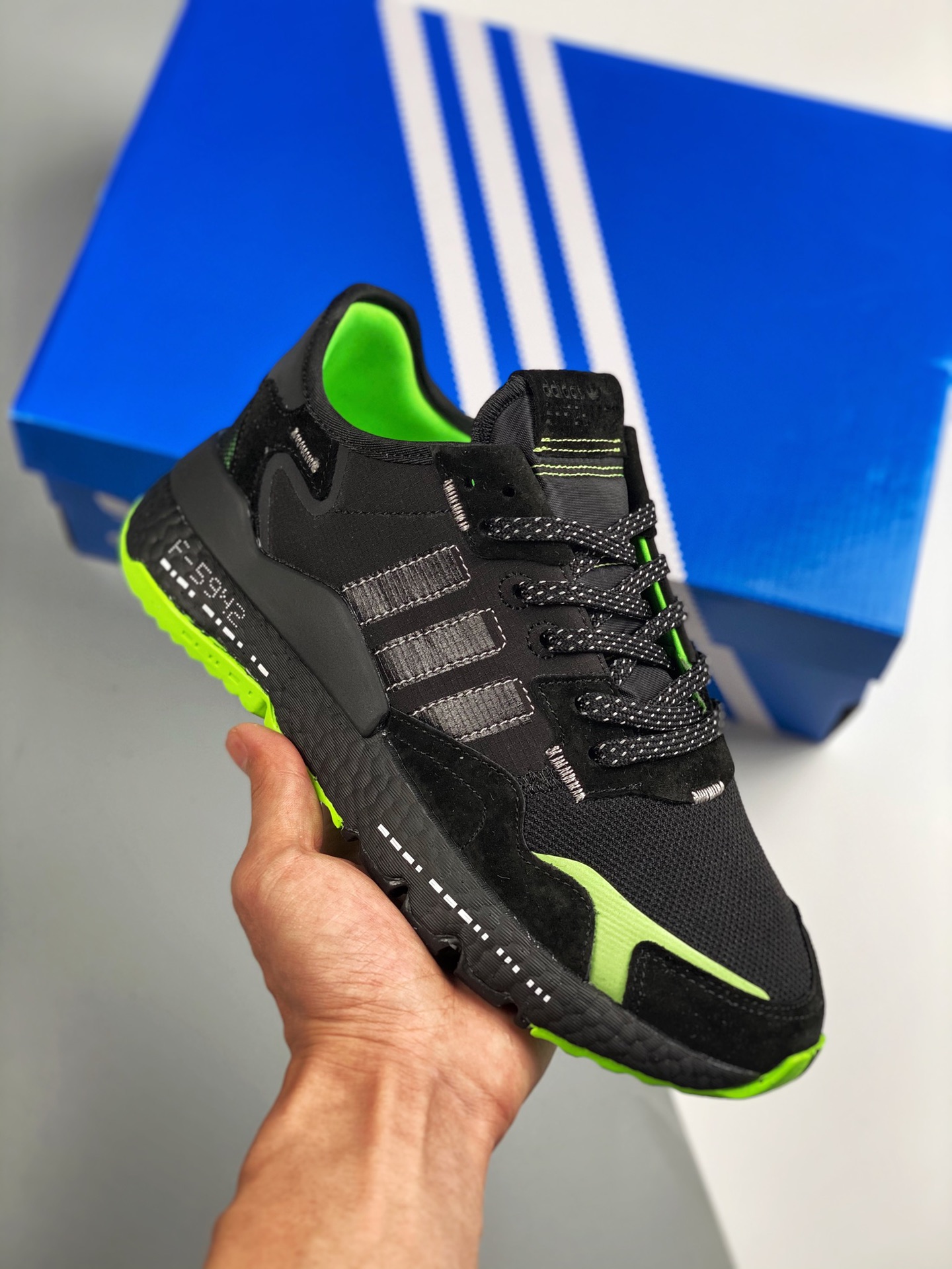 AD Nite Jogger 2019 Boost trébol, colaboración Night Jogger, negro y verde combinados, zapatillas retro de running con …
