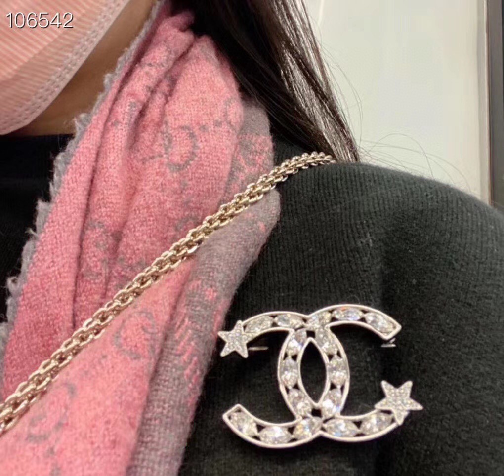 Chanel CC Star Crystal Brooch brooch silver-toned metal with clear faceted crystals 4cm width