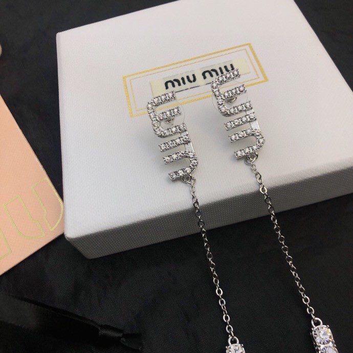 “Yang’s Unique MiuMiu Card Holder with Hand-Embedded Crystals” - 图片 5