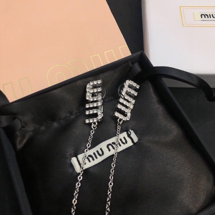 “Yang’s Unique MiuMiu Card Holder with Hand-Embedded Crystals” - 图片 7