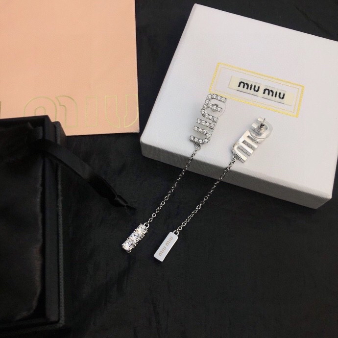 “Yang’s Unique MiuMiu Card Holder with Hand-Embedded Crystals” - 图片 8