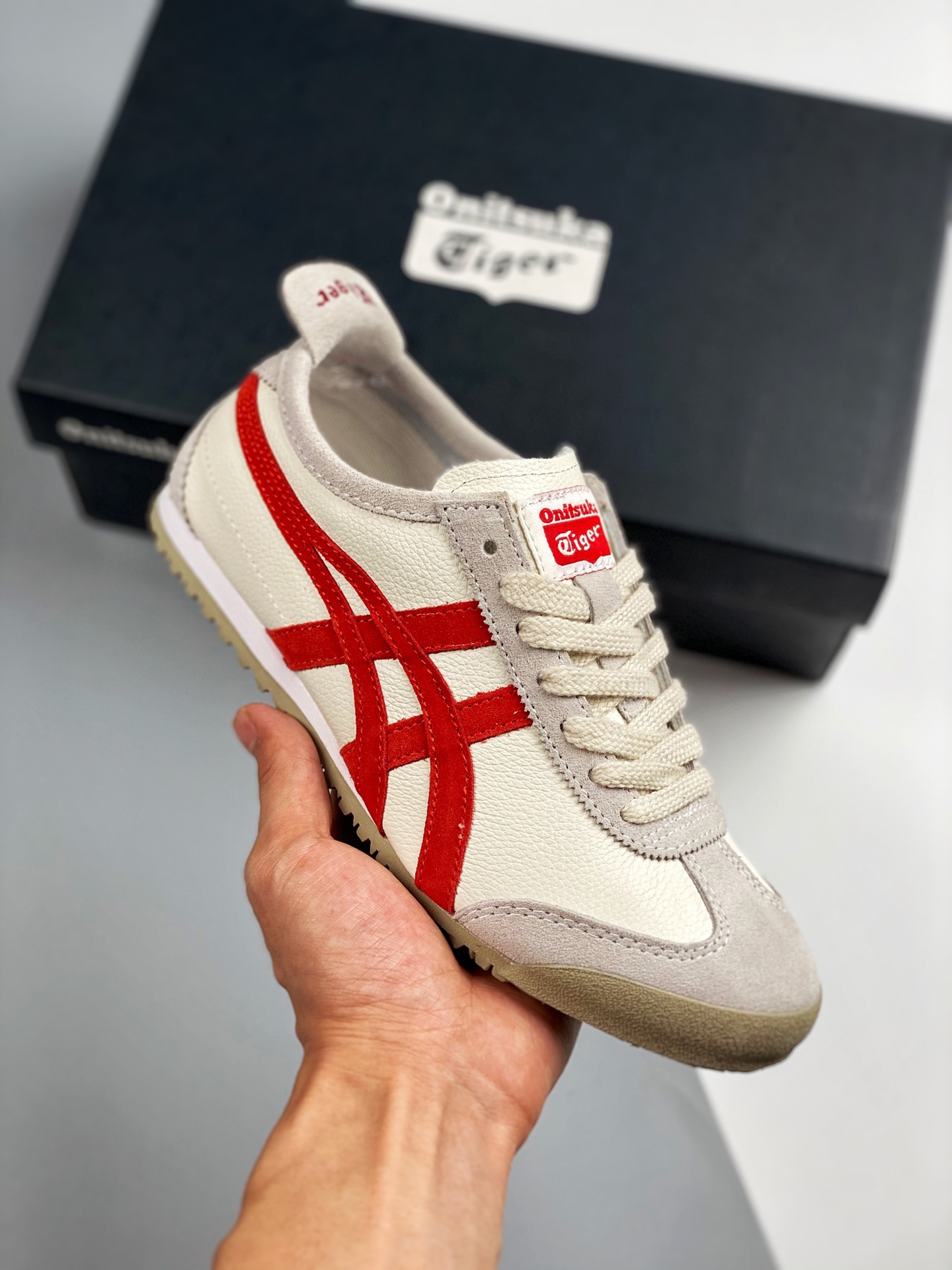 Asics Onitsuka Tiger, piel roja blanca y beige, versión con chip y código QR, caja original con código QR, etiqueta ori…