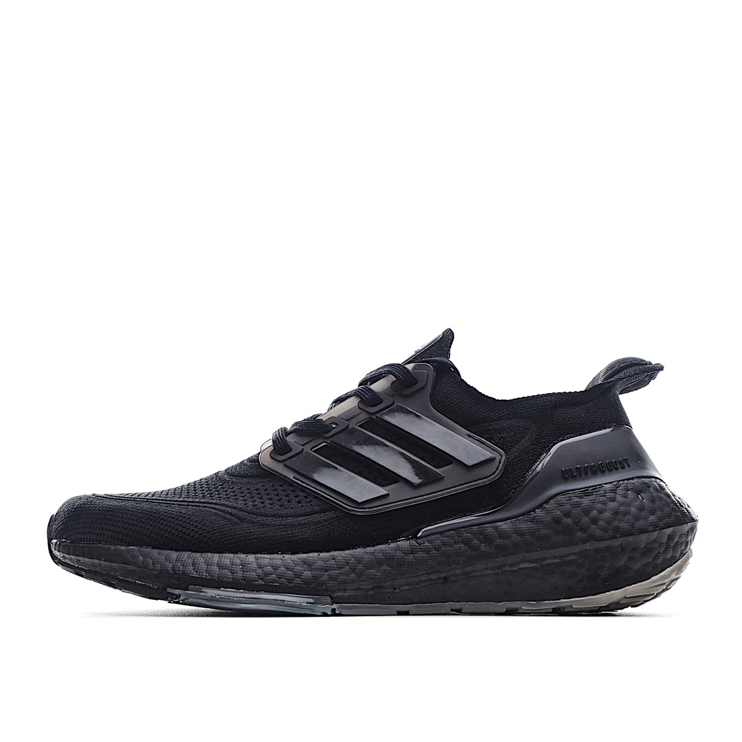 G5 阿迪达斯 Adidas UB7.0 爆米花 前凸后翘的adidas ultra boost 2021系列正式曝光，新一代的ulrtra boost 21在中底的部分添加了更多的boost材质面积，除了部分标志性的细节处外，这次更新的款式以前凸后翘的流线型呈现。中底的支撑片也变成了造型奇特的U型，鞋子设计十分有速度感。