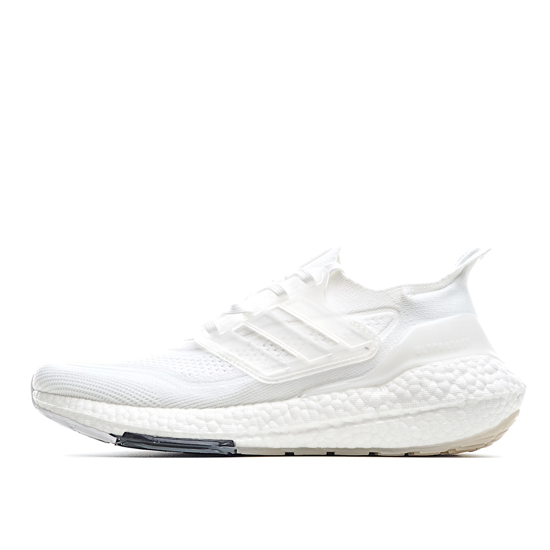 G5 阿迪达斯 Adidas UB7.0 爆米花 前凸后翘的adidas ultra boost 2021系列正式曝光，新一代的ulrtra boost 21在中底的部分添加了更多的boost材质面积，除了部分标志性的细节处外，这次更新的款式以前凸后翘的流线型呈现。中底的支撑片也变成了造型奇特的U型，鞋子设计十分有速度感。